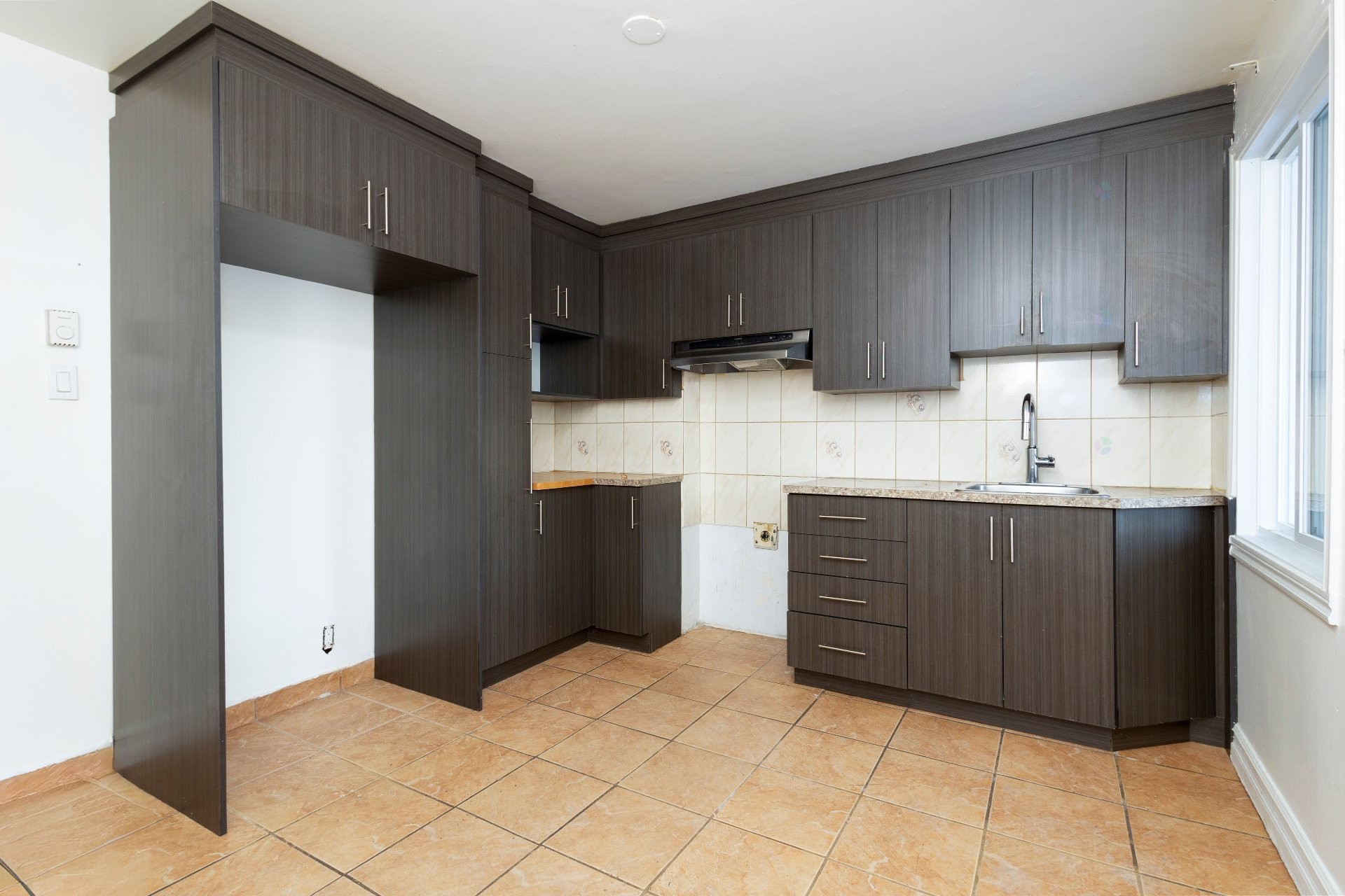 









110

 - 114


Av. Legrand

,
Laval (Laval-des-Rapides),




QC
H7N3T1

