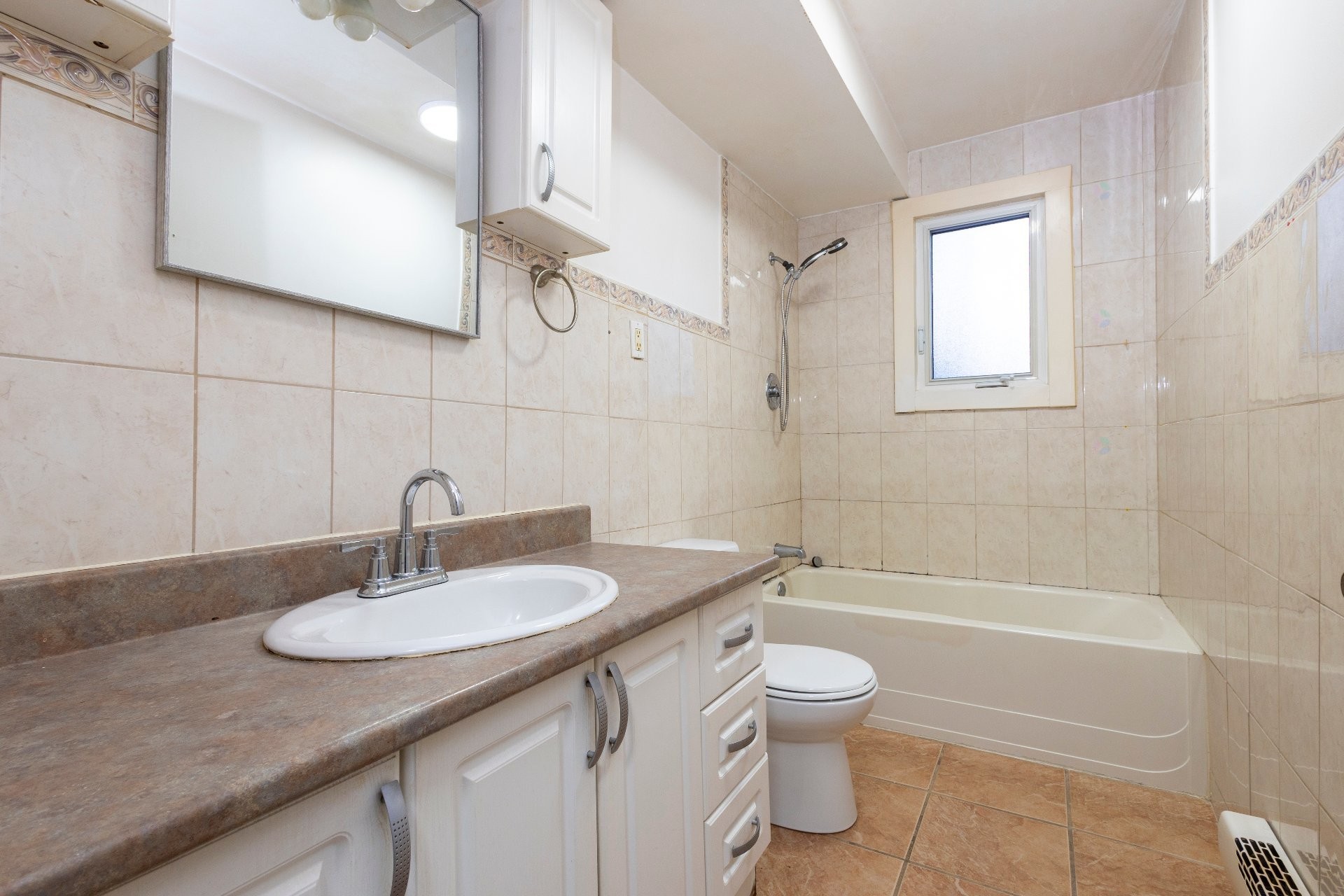 









110

 - 114


Av. Legrand

,
Laval (Laval-des-Rapides),




QC
H7N3T1

