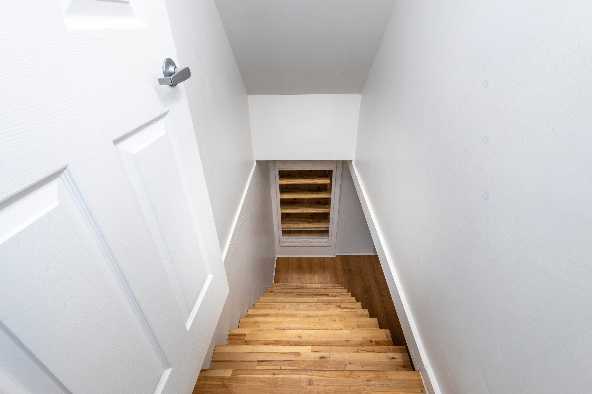 









110

 - 114


Av. Legrand

,
Laval (Laval-des-Rapides),




QC
H7N3T1

