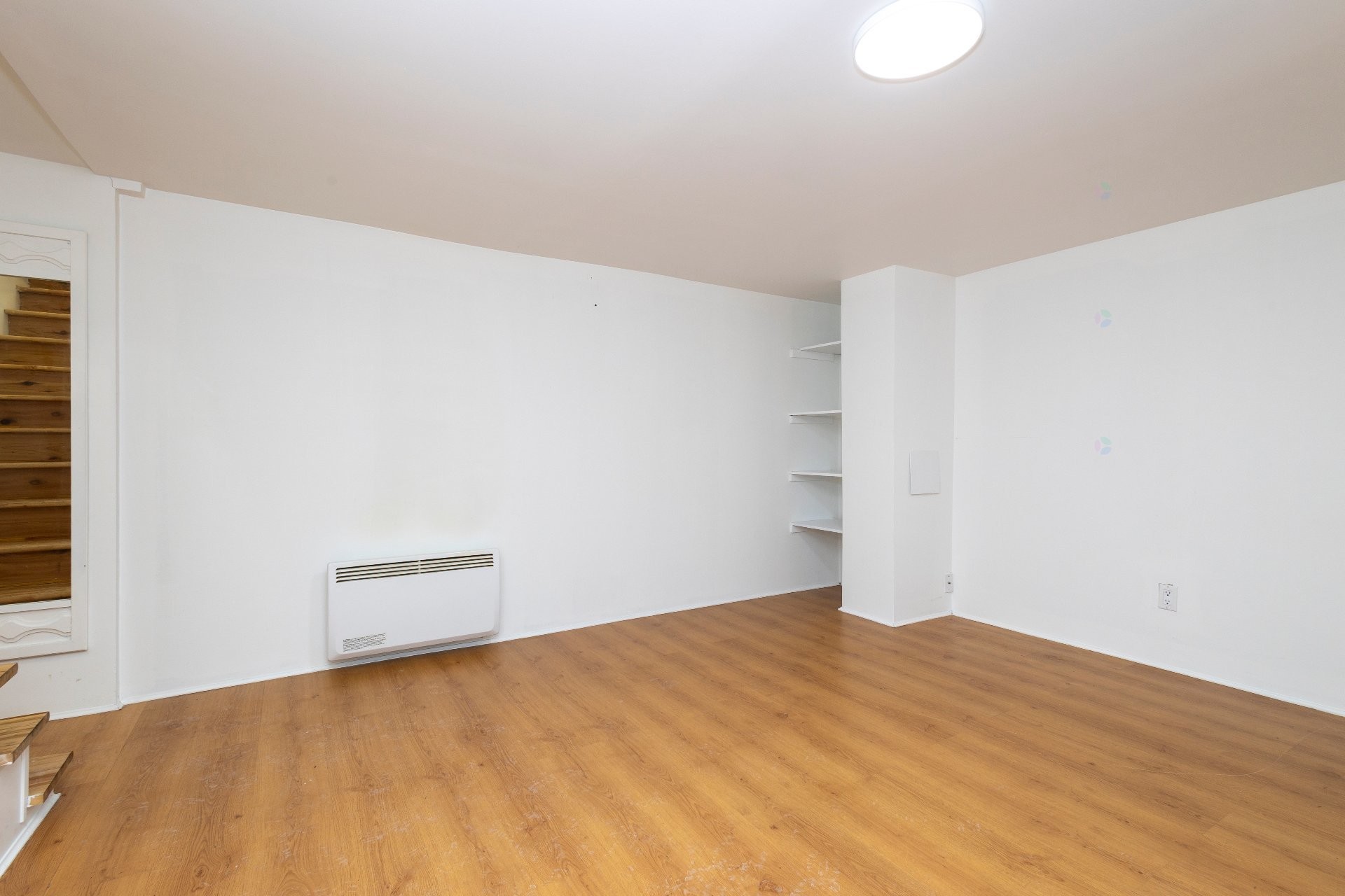 









110

 - 114


Av. Legrand

,
Laval (Laval-des-Rapides),




QC
H7N3T1

