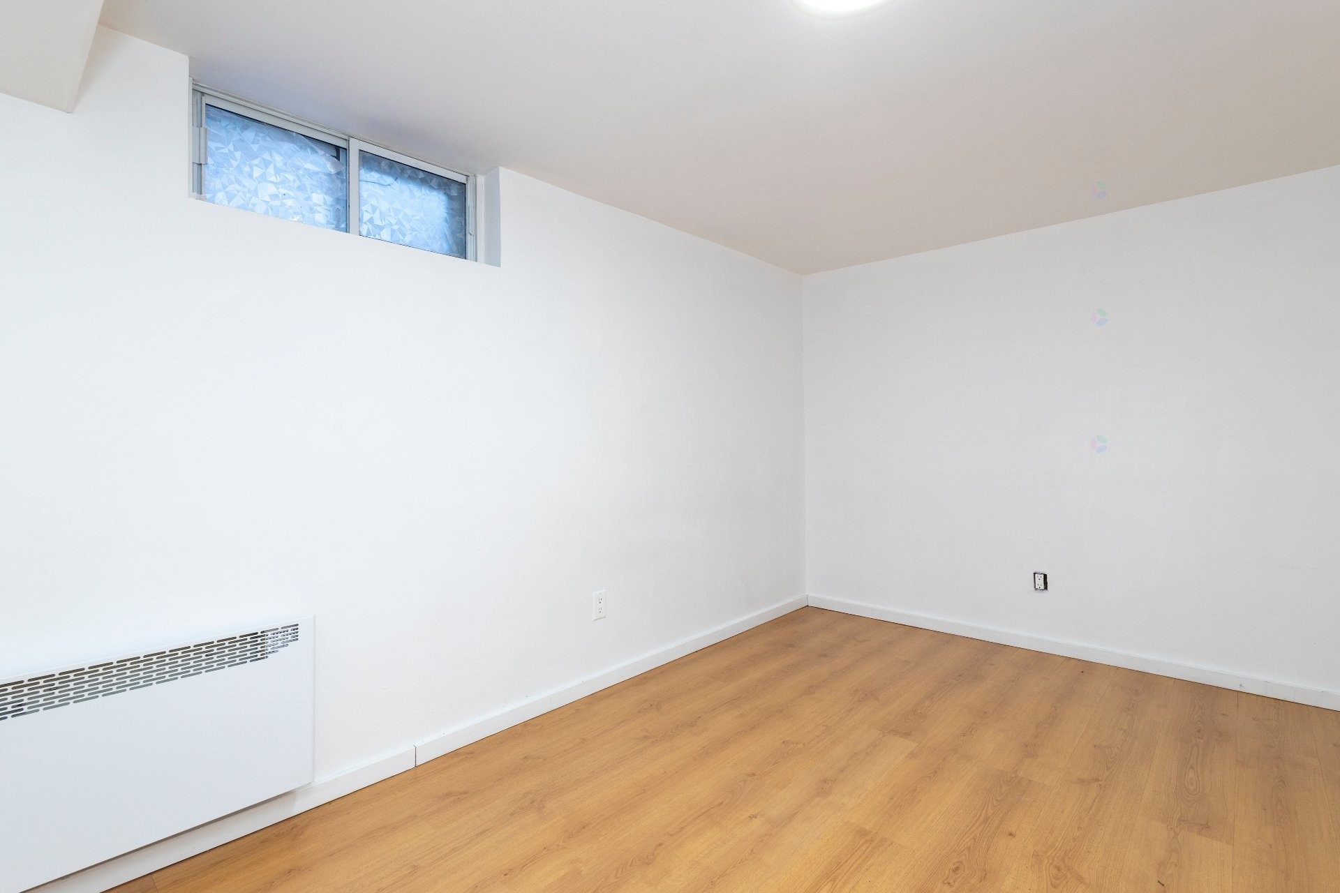 









110

 - 114


Av. Legrand

,
Laval (Laval-des-Rapides),




QC
H7N3T1

