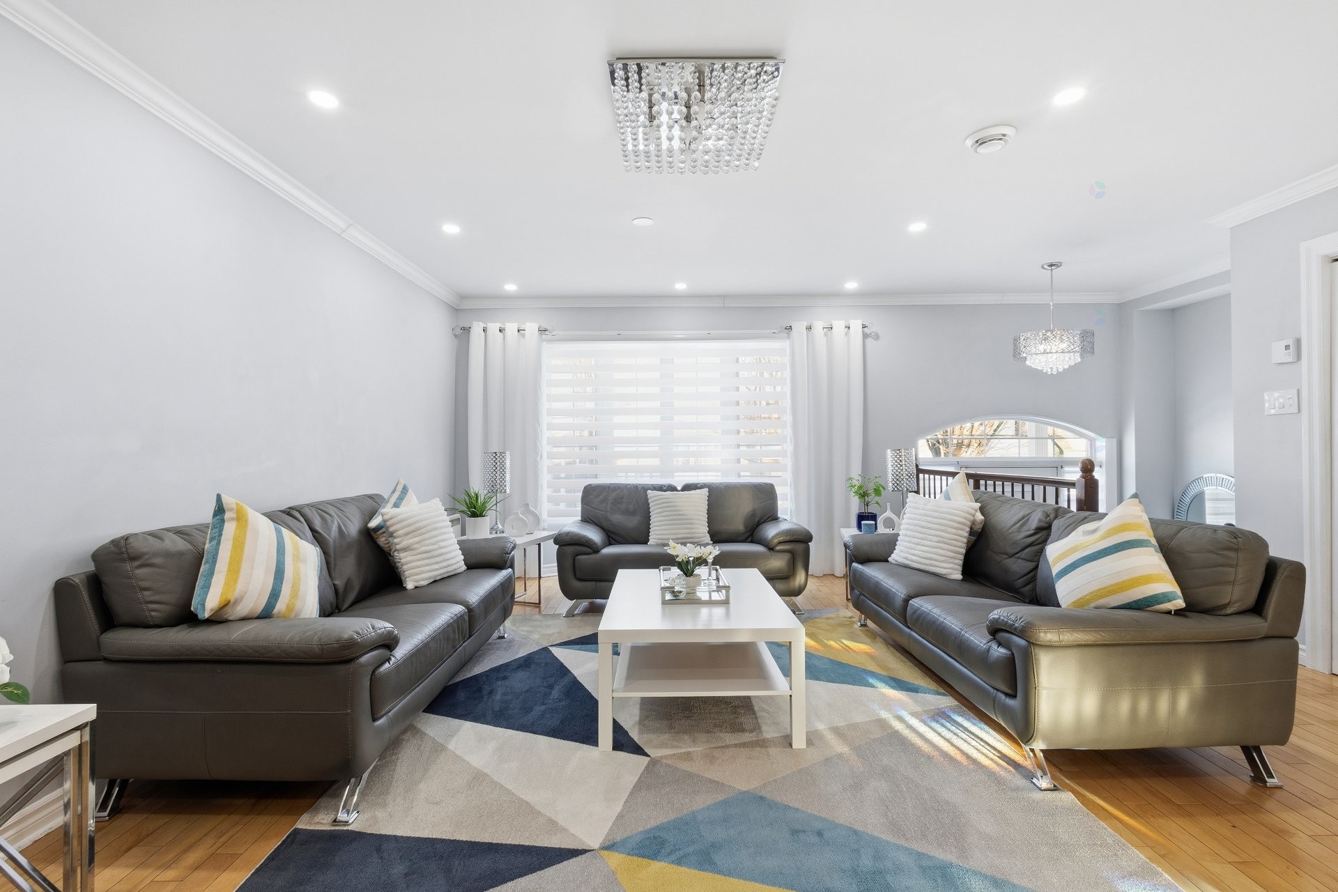 









110

 - 114


Av. Legrand

,
Laval (Laval-des-Rapides),




QC
H7N3T1

