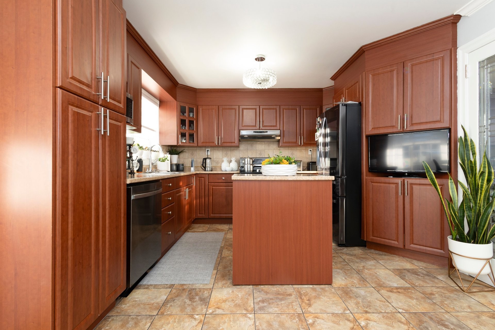 









110

 - 114


Av. Legrand

,
Laval (Laval-des-Rapides),




QC
H7N3T1

