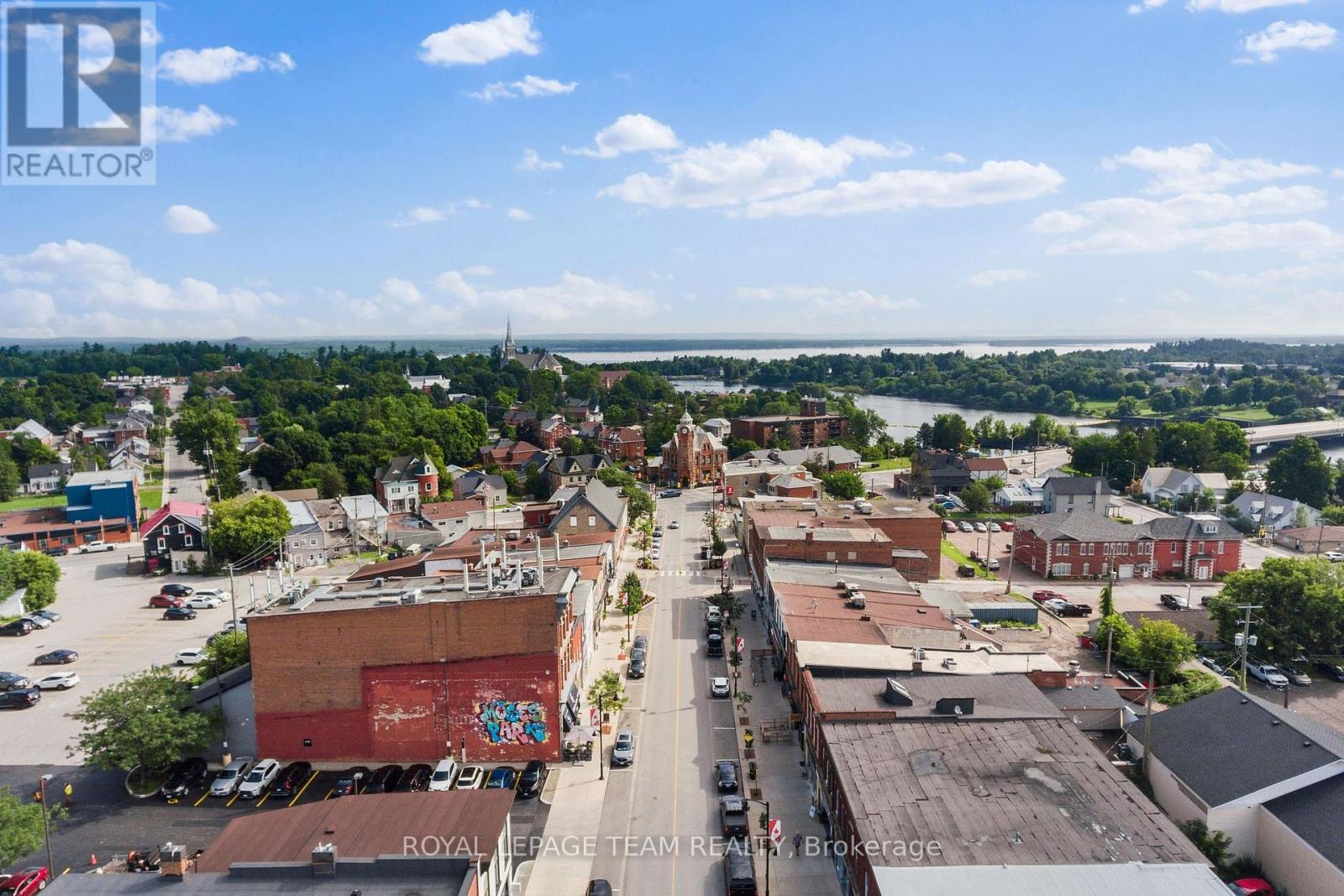 












26 ELGIN STREET W

,
Arnprior,




Ontario
K7S1N3

