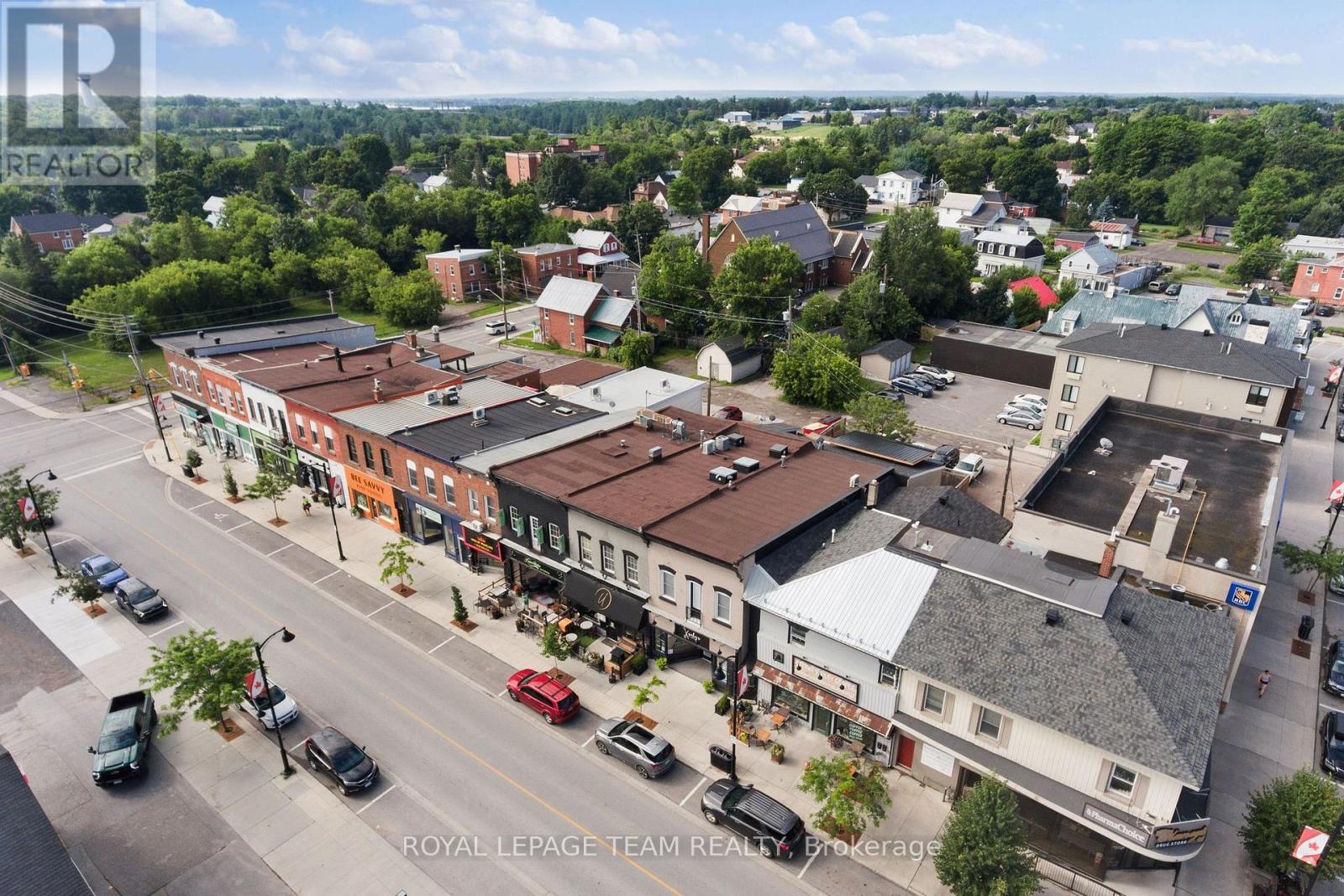 












26 ELGIN STREET W

,
Arnprior,




Ontario
K7S1N3

