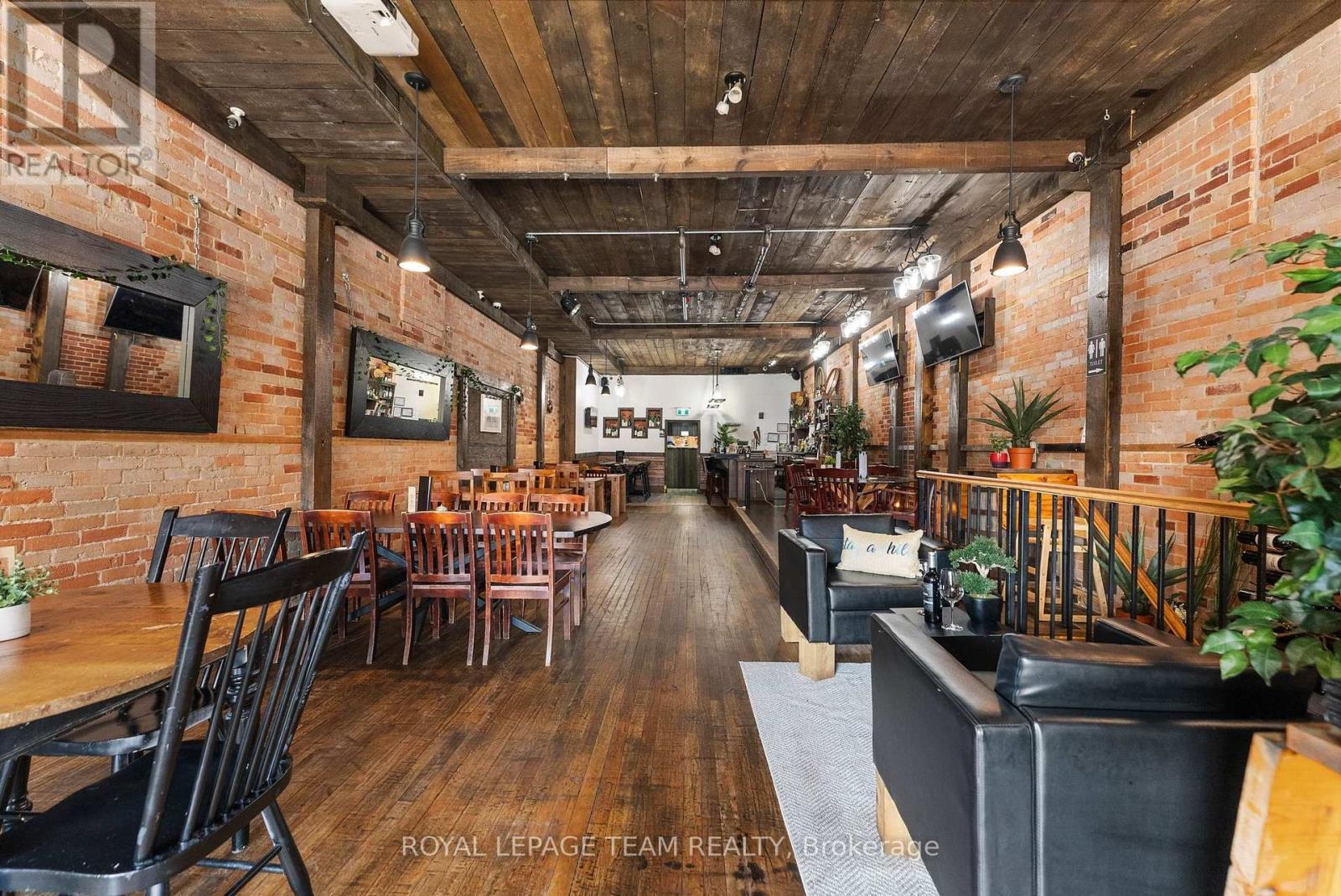 












26 ELGIN STREET W

,
Arnprior,




Ontario
K7S1N3

