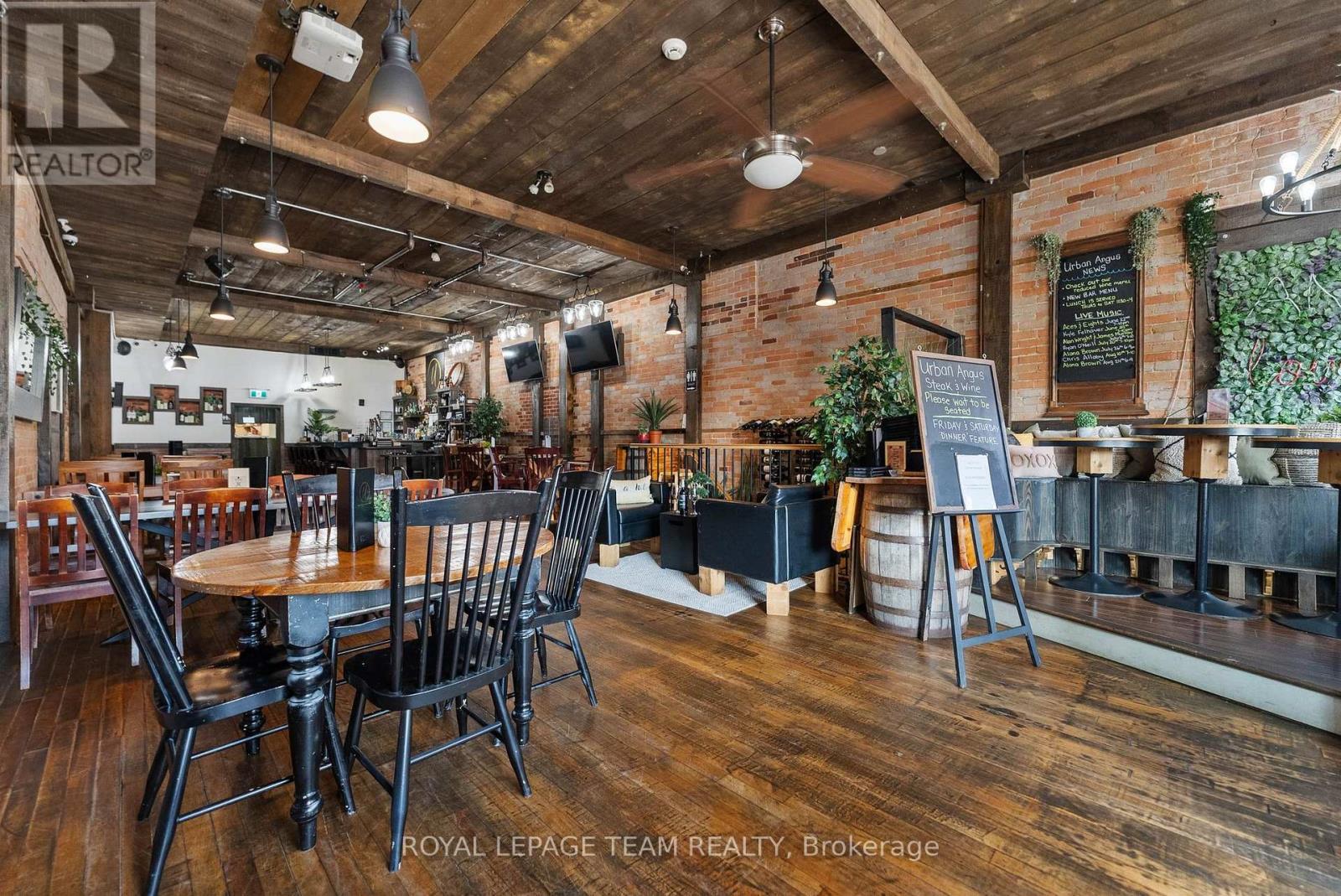 












26 ELGIN STREET W

,
Arnprior,




Ontario
K7S1N3

