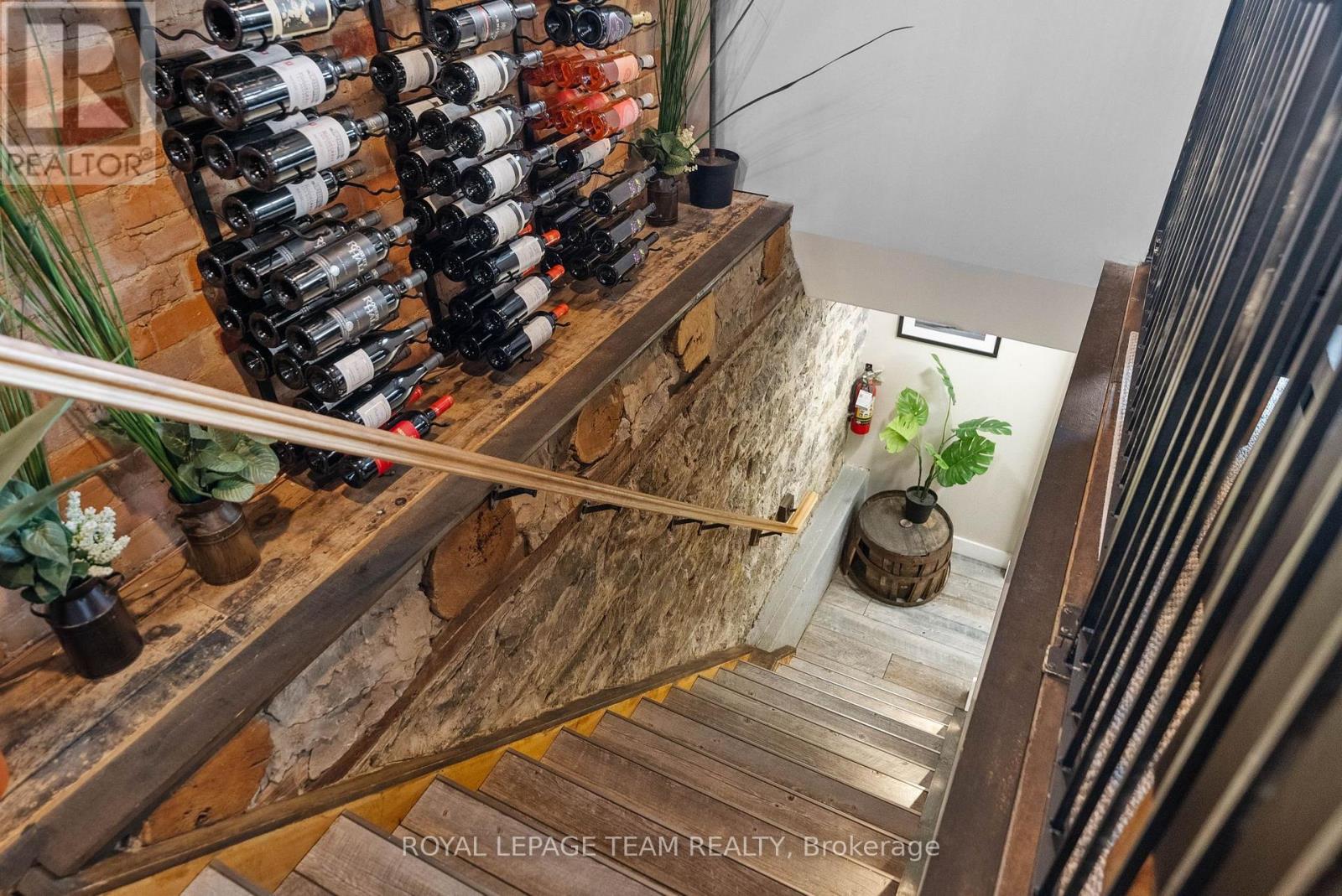 












26 ELGIN STREET W

,
Arnprior,




Ontario
K7S1N3

