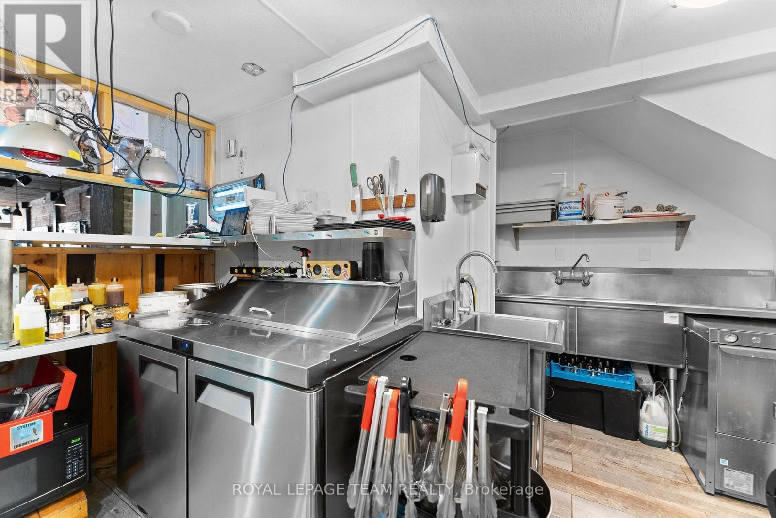 












26 ELGIN STREET W

,
Arnprior,




Ontario
K7S1N3

