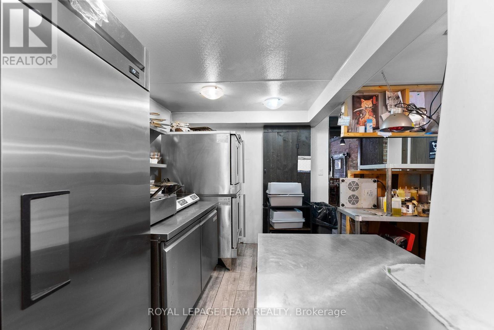 












26 ELGIN STREET W

,
Arnprior,




Ontario
K7S1N3

