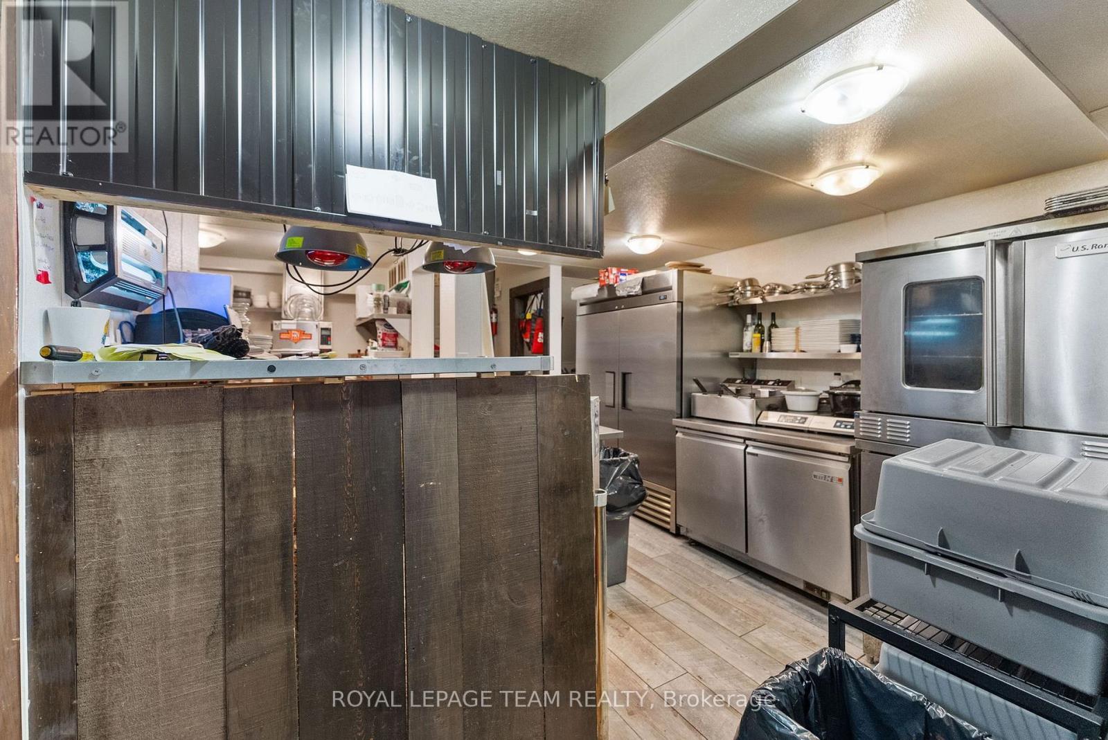 












26 ELGIN STREET W

,
Arnprior,




Ontario
K7S1N3

