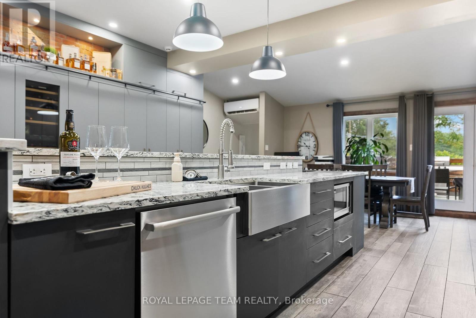 












26 ELGIN STREET W

,
Arnprior,




Ontario
K7S1N3

