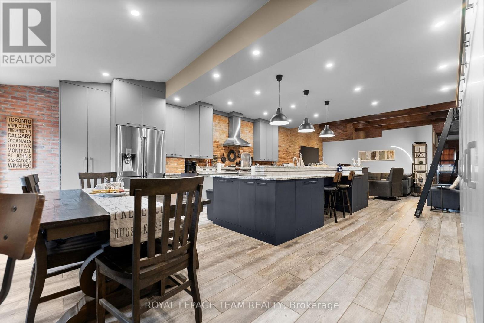 












26 ELGIN STREET W

,
Arnprior,




Ontario
K7S1N3

