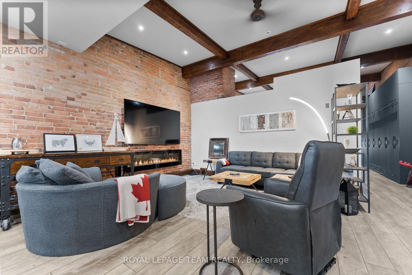 












26 ELGIN STREET W

,
Arnprior,




Ontario
K7S1N3

