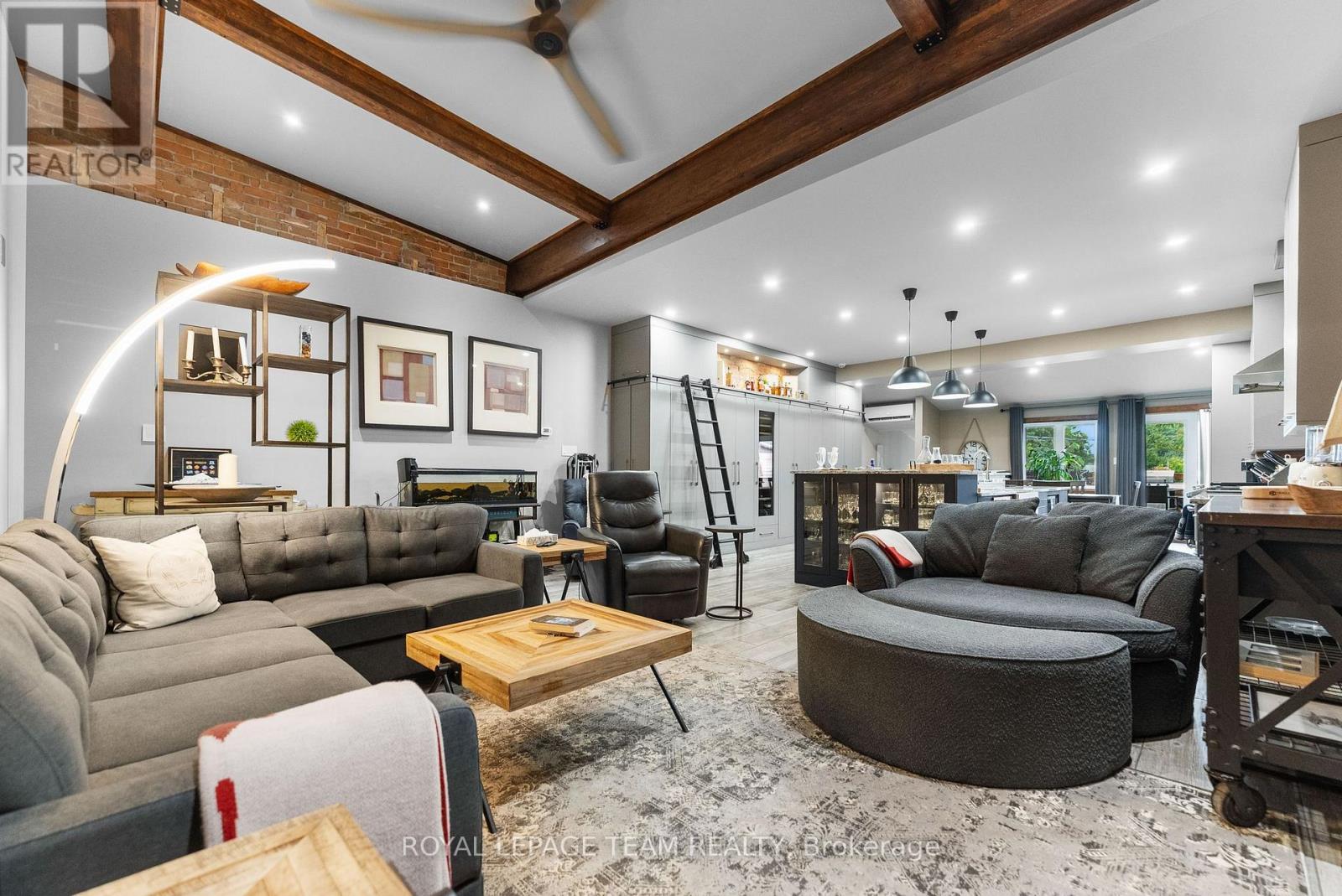 












26 ELGIN STREET W

,
Arnprior,




Ontario
K7S1N3

