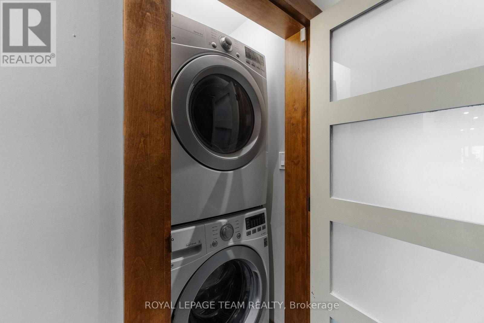 












26 ELGIN STREET W

,
Arnprior,




Ontario
K7S1N3

