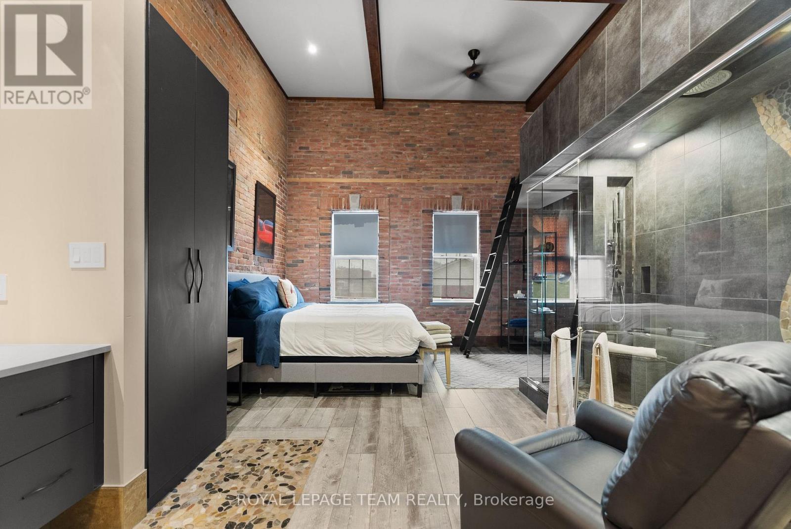 












26 ELGIN STREET W

,
Arnprior,




Ontario
K7S1N3

