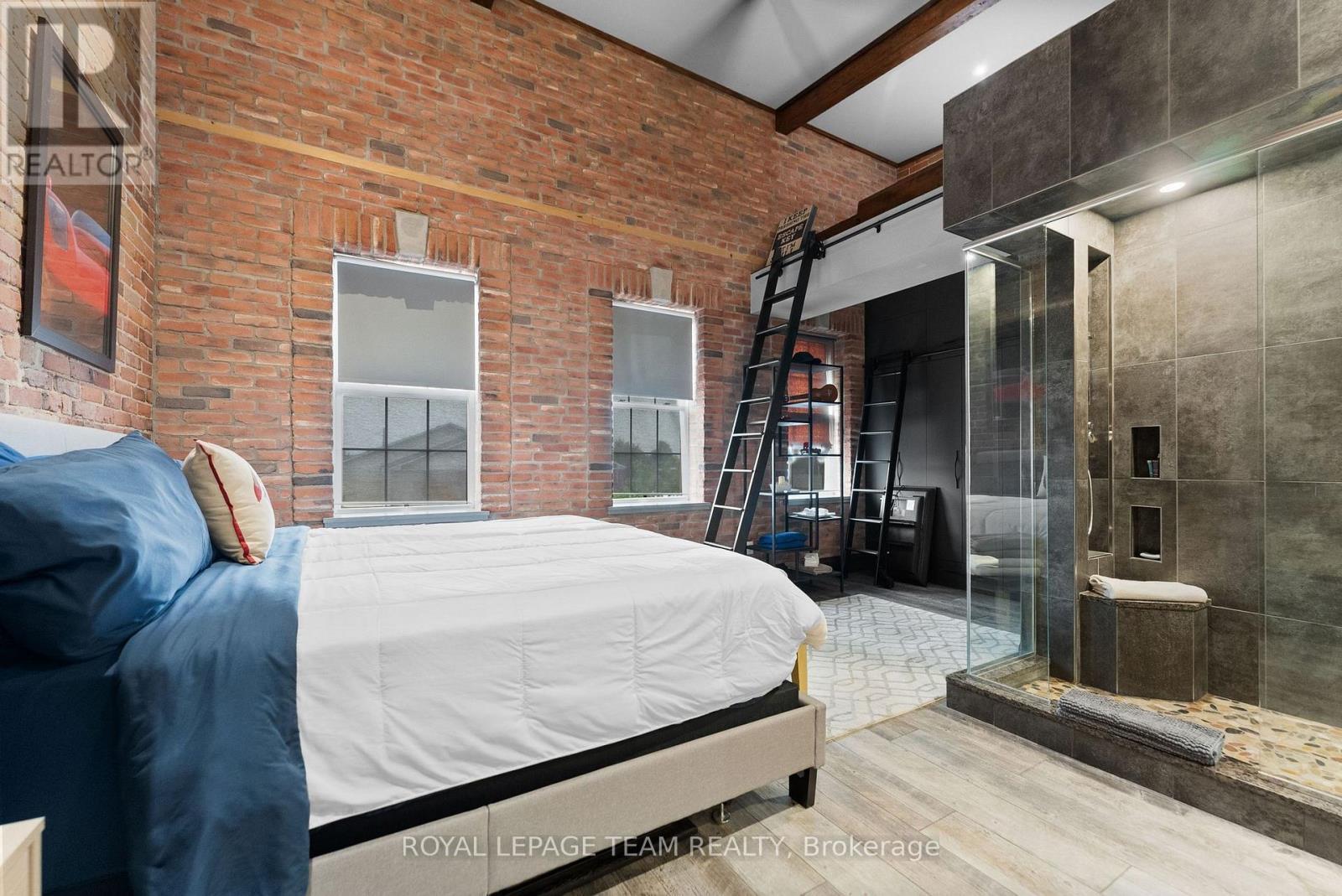 












26 ELGIN STREET W

,
Arnprior,




Ontario
K7S1N3

