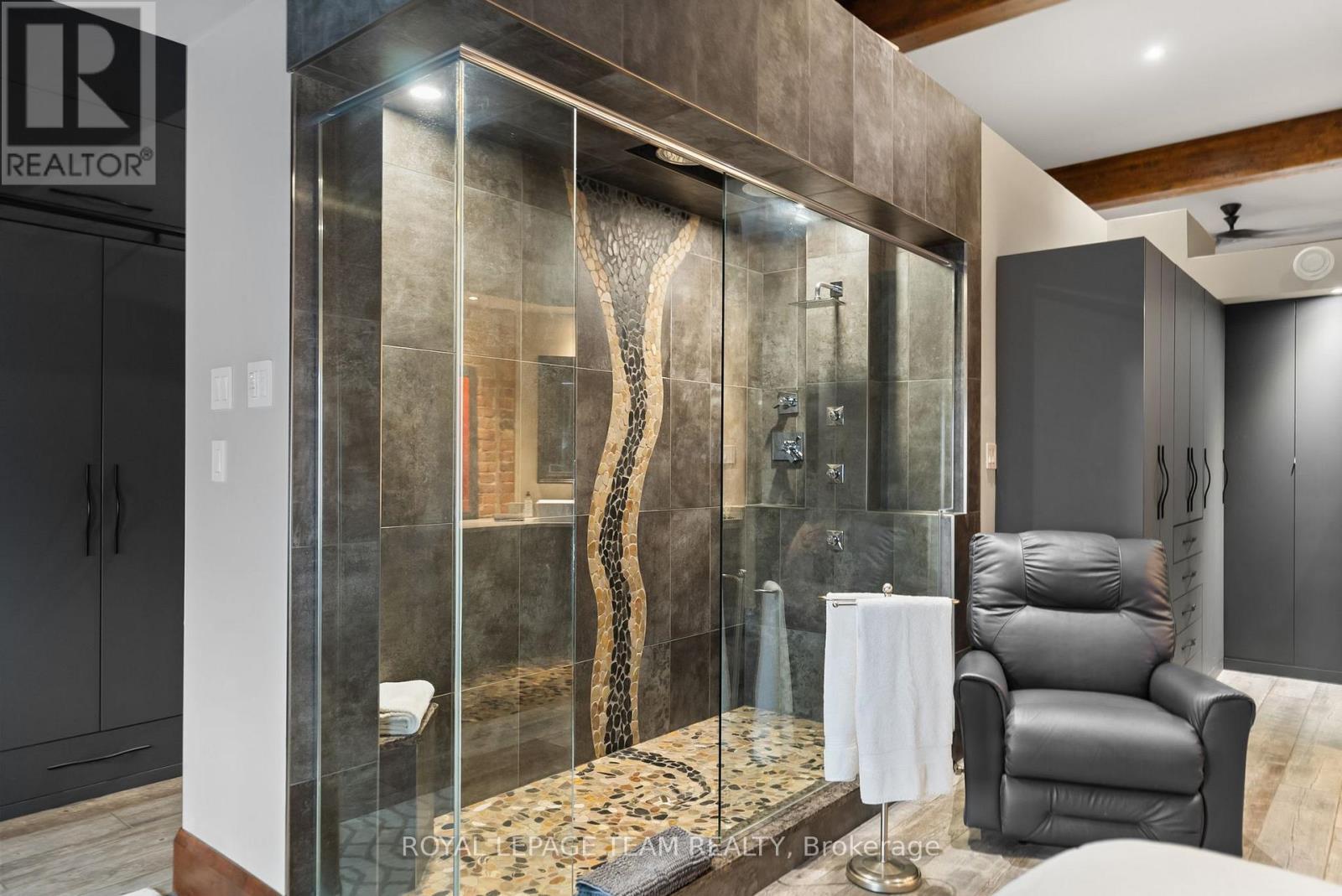 












26 ELGIN STREET W

,
Arnprior,




Ontario
K7S1N3

