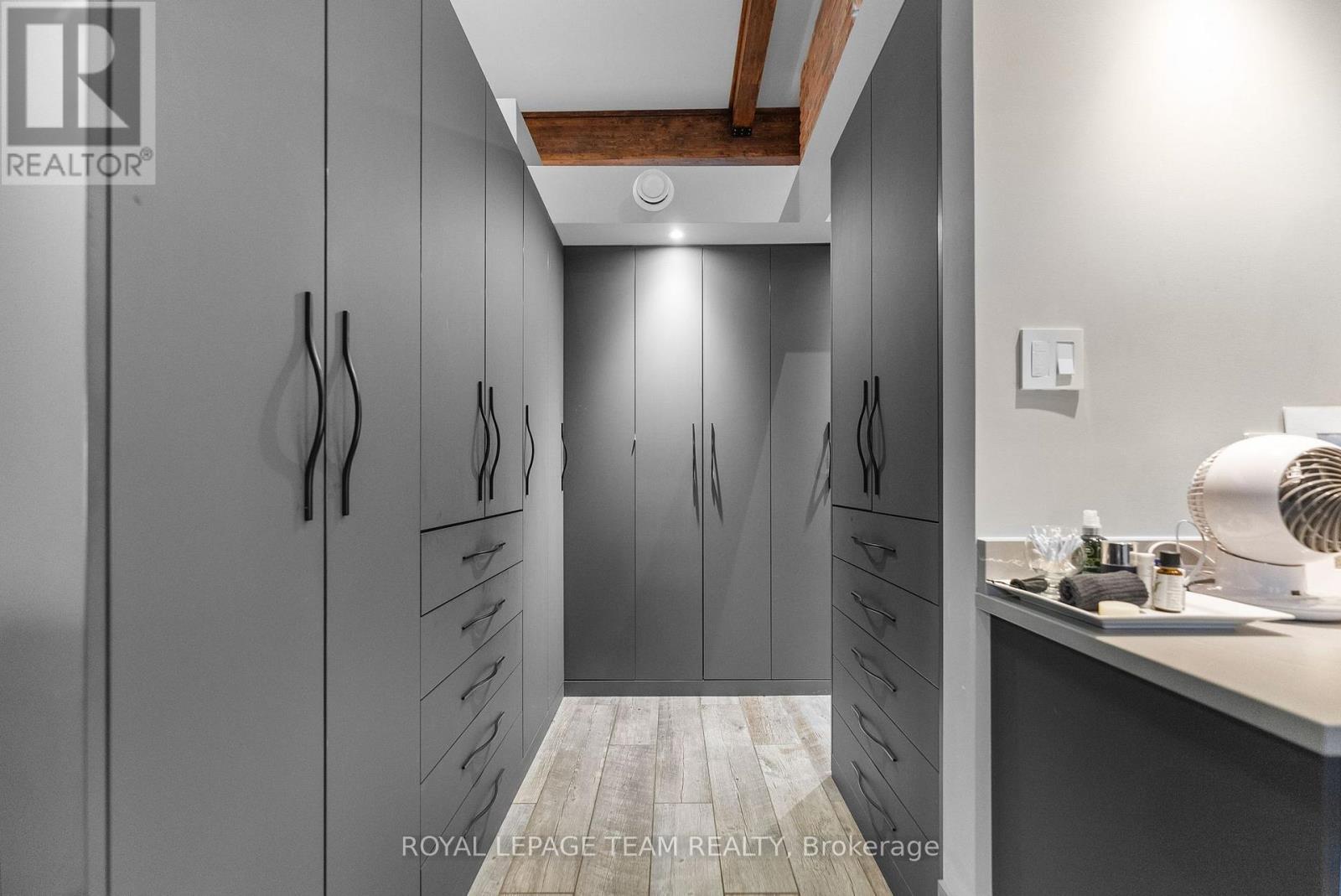 












26 ELGIN STREET W

,
Arnprior,




Ontario
K7S1N3

