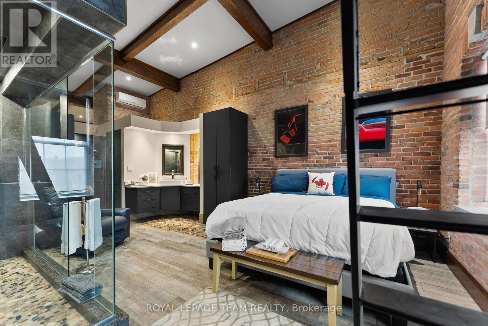 












26 ELGIN STREET W

,
Arnprior,




Ontario
K7S1N3

