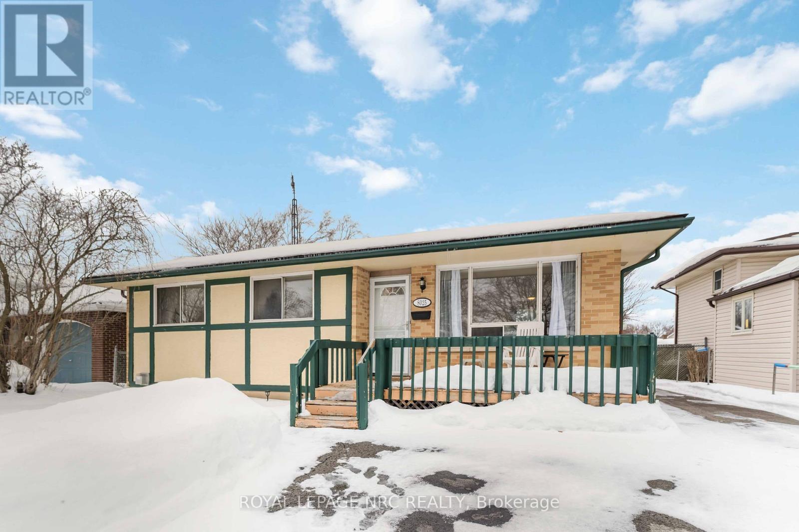 












8025 THORTON STREET

,
Niagara Falls (Ascot),




Ontario
L2H2C2

