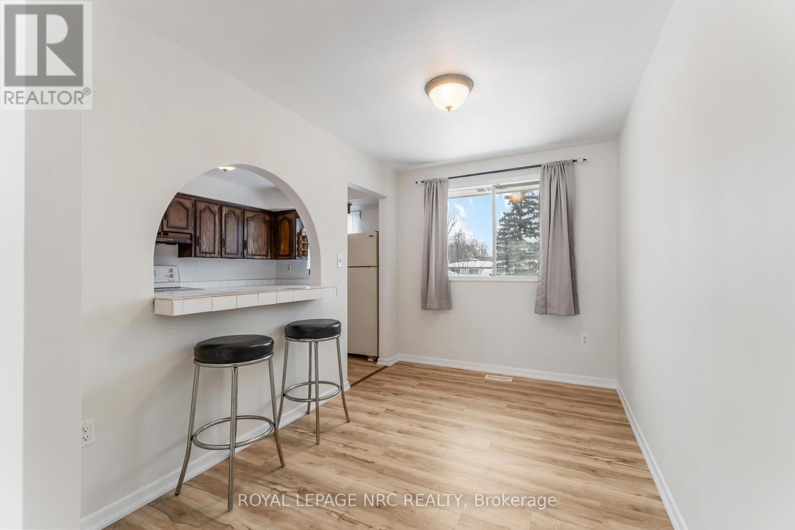 












8025 THORTON STREET

,
Niagara Falls (Ascot),




Ontario
L2H2C2

