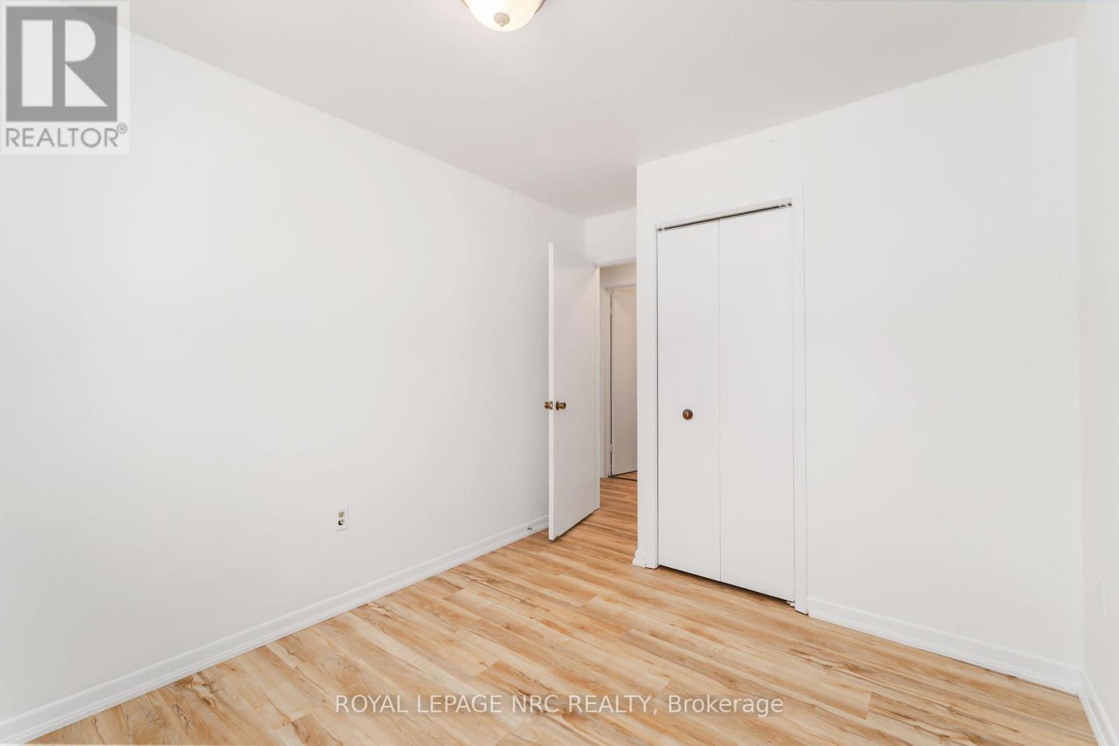 












8025 THORTON STREET

,
Niagara Falls (Ascot),




Ontario
L2H2C2

