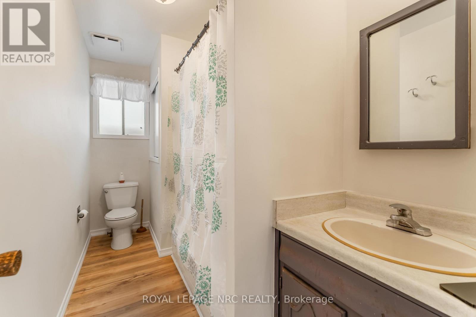 












8025 THORTON STREET

,
Niagara Falls (Ascot),




Ontario
L2H2C2

