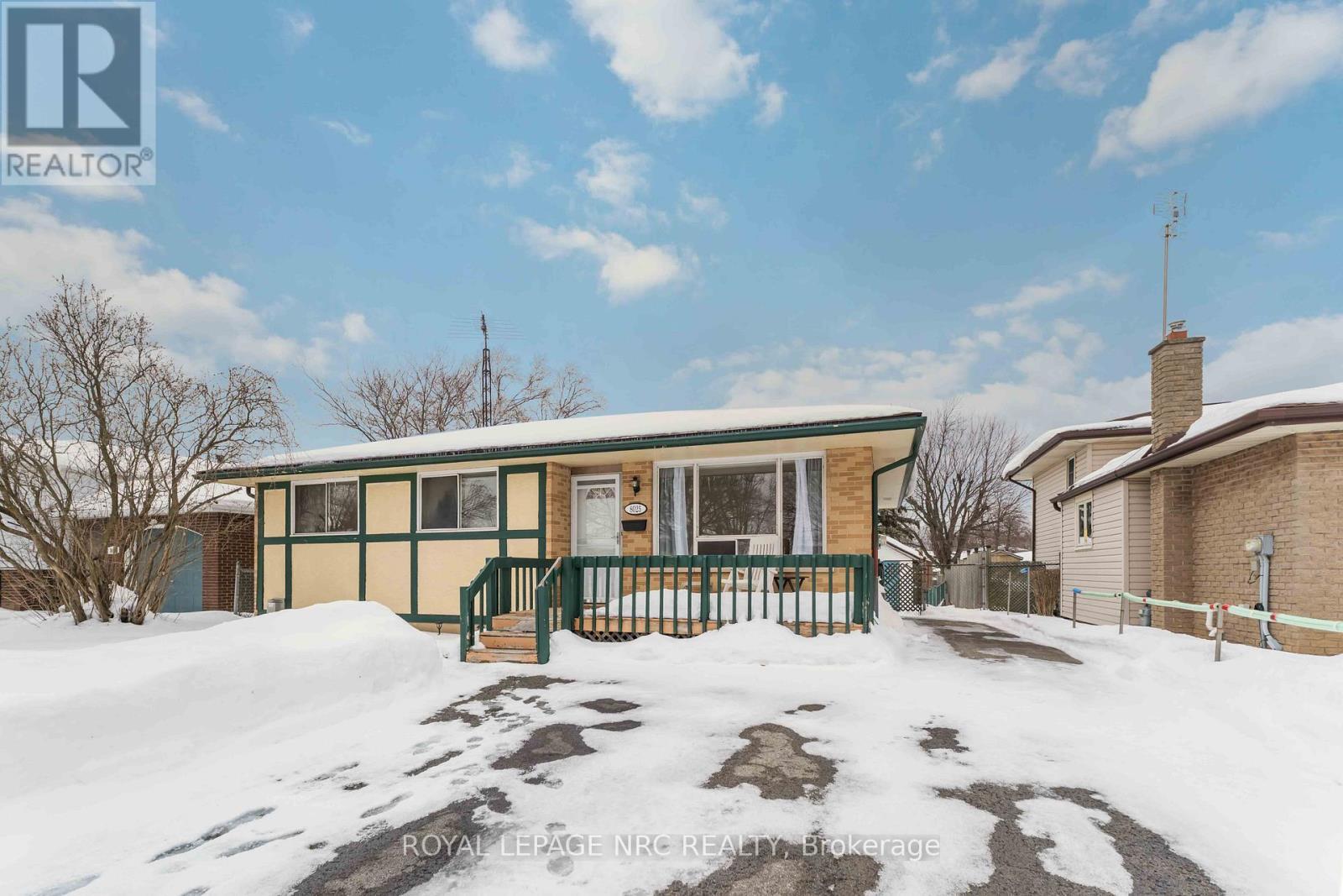 












8025 THORTON STREET

,
Niagara Falls (Ascot),




Ontario
L2H2C2

