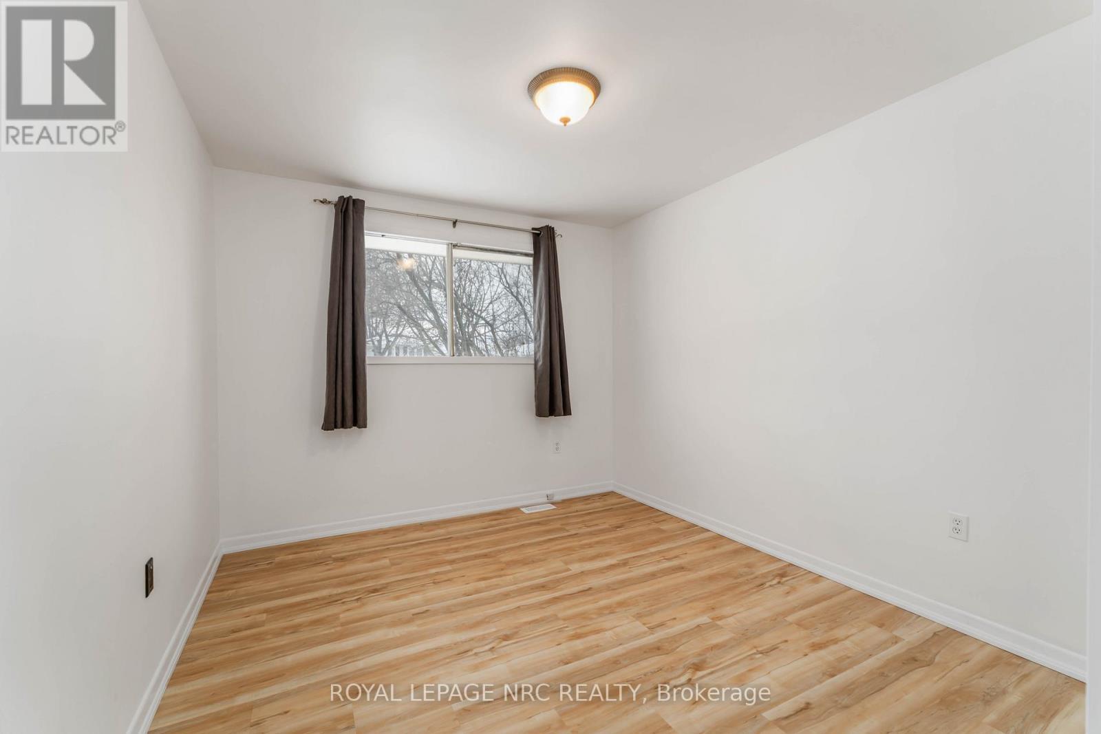 












8025 THORTON STREET

,
Niagara Falls (Ascot),




Ontario
L2H2C2

