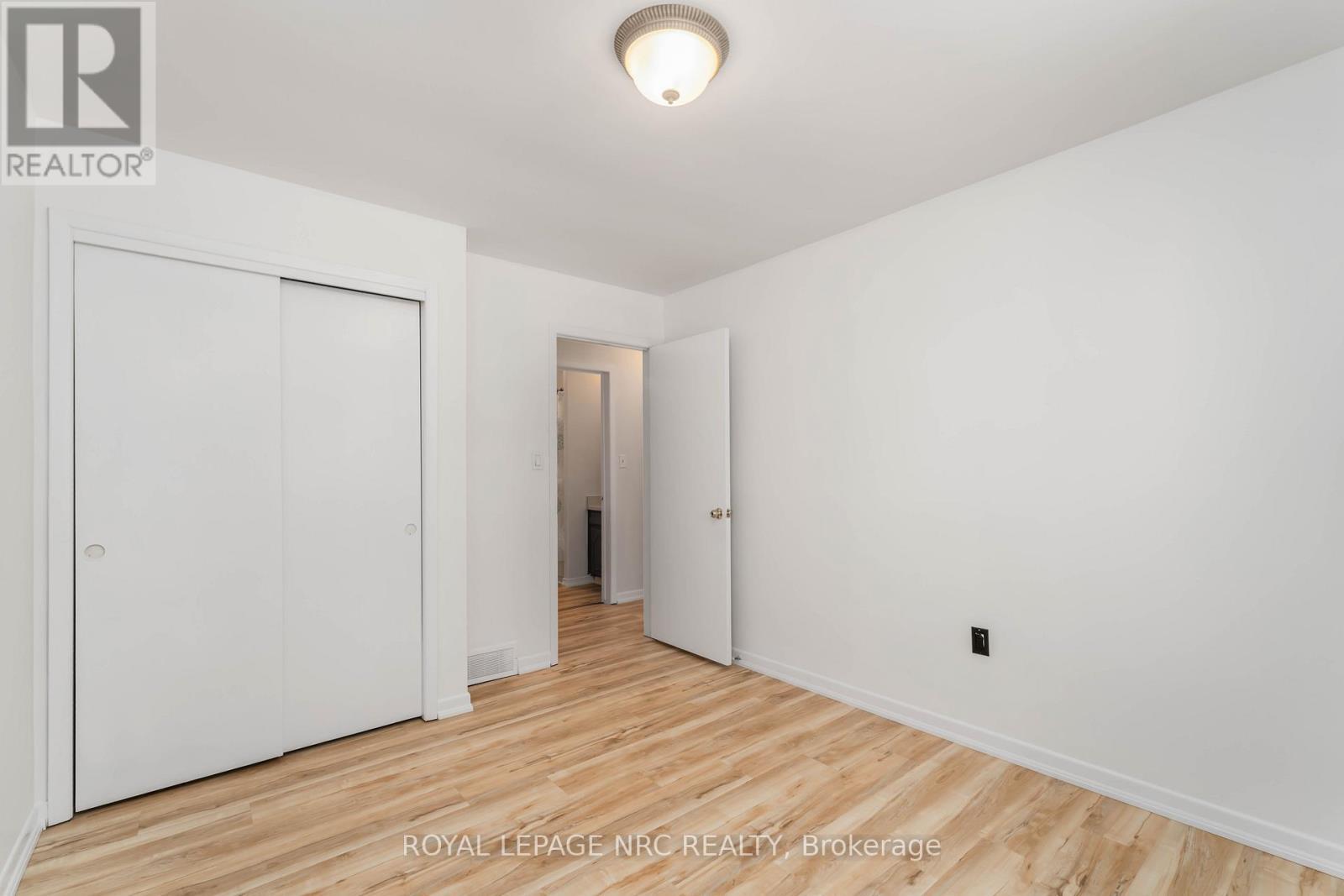 












8025 THORTON STREET

,
Niagara Falls (Ascot),




Ontario
L2H2C2

