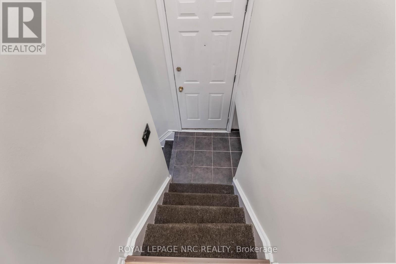 












8025 THORTON STREET

,
Niagara Falls (Ascot),




Ontario
L2H2C2

