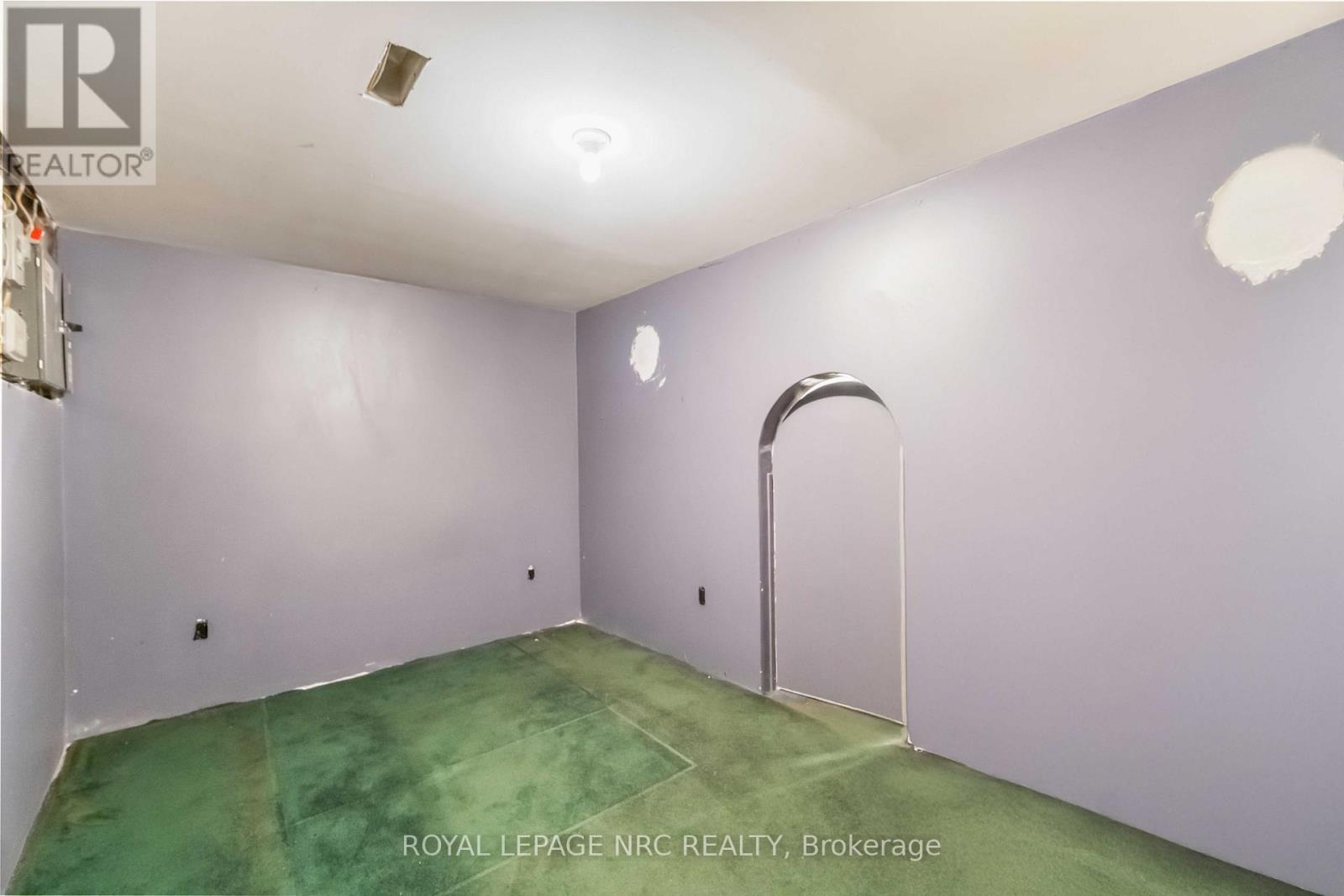 












8025 THORTON STREET

,
Niagara Falls (Ascot),




Ontario
L2H2C2

