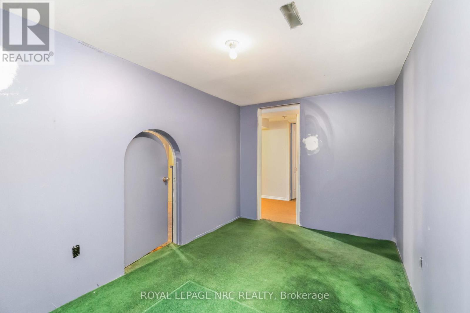 












8025 THORTON STREET

,
Niagara Falls (Ascot),




Ontario
L2H2C2

