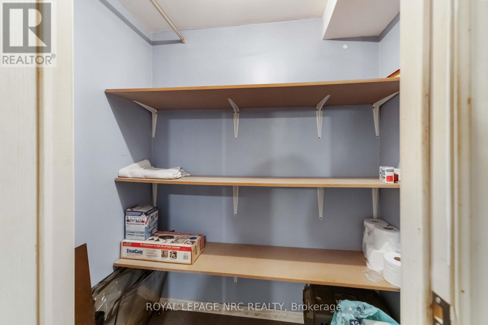 












8025 THORTON STREET

,
Niagara Falls (Ascot),




Ontario
L2H2C2

