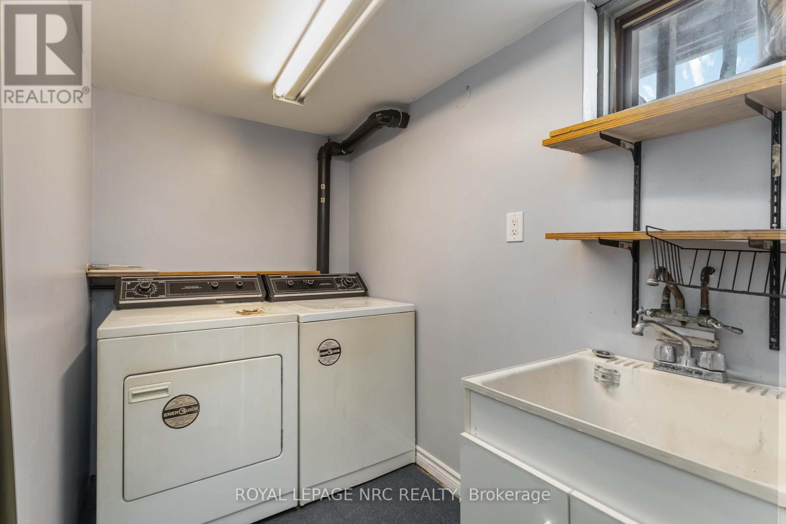 












8025 THORTON STREET

,
Niagara Falls (Ascot),




Ontario
L2H2C2

