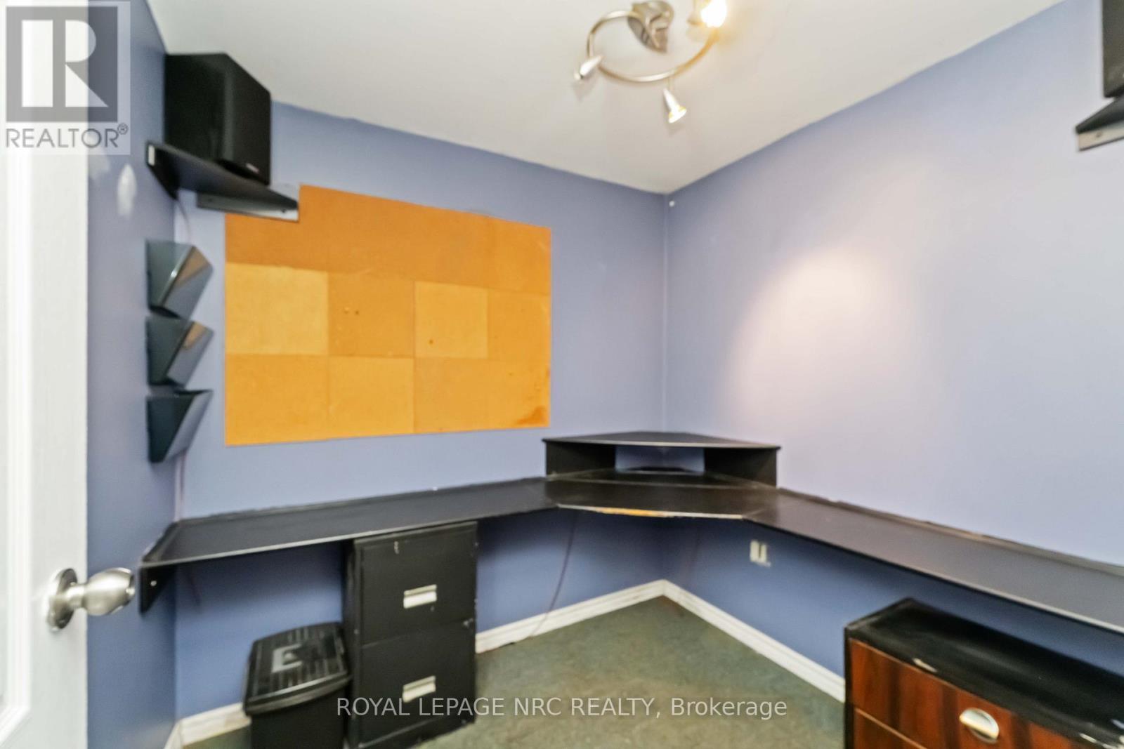 












8025 THORTON STREET

,
Niagara Falls (Ascot),




Ontario
L2H2C2

