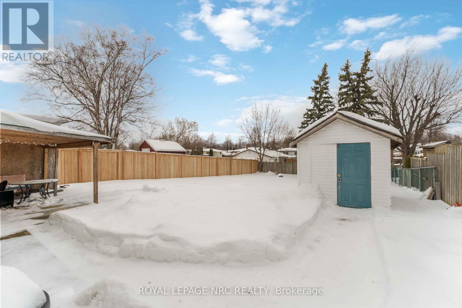 












8025 THORTON STREET

,
Niagara Falls (Ascot),




Ontario
L2H2C2

