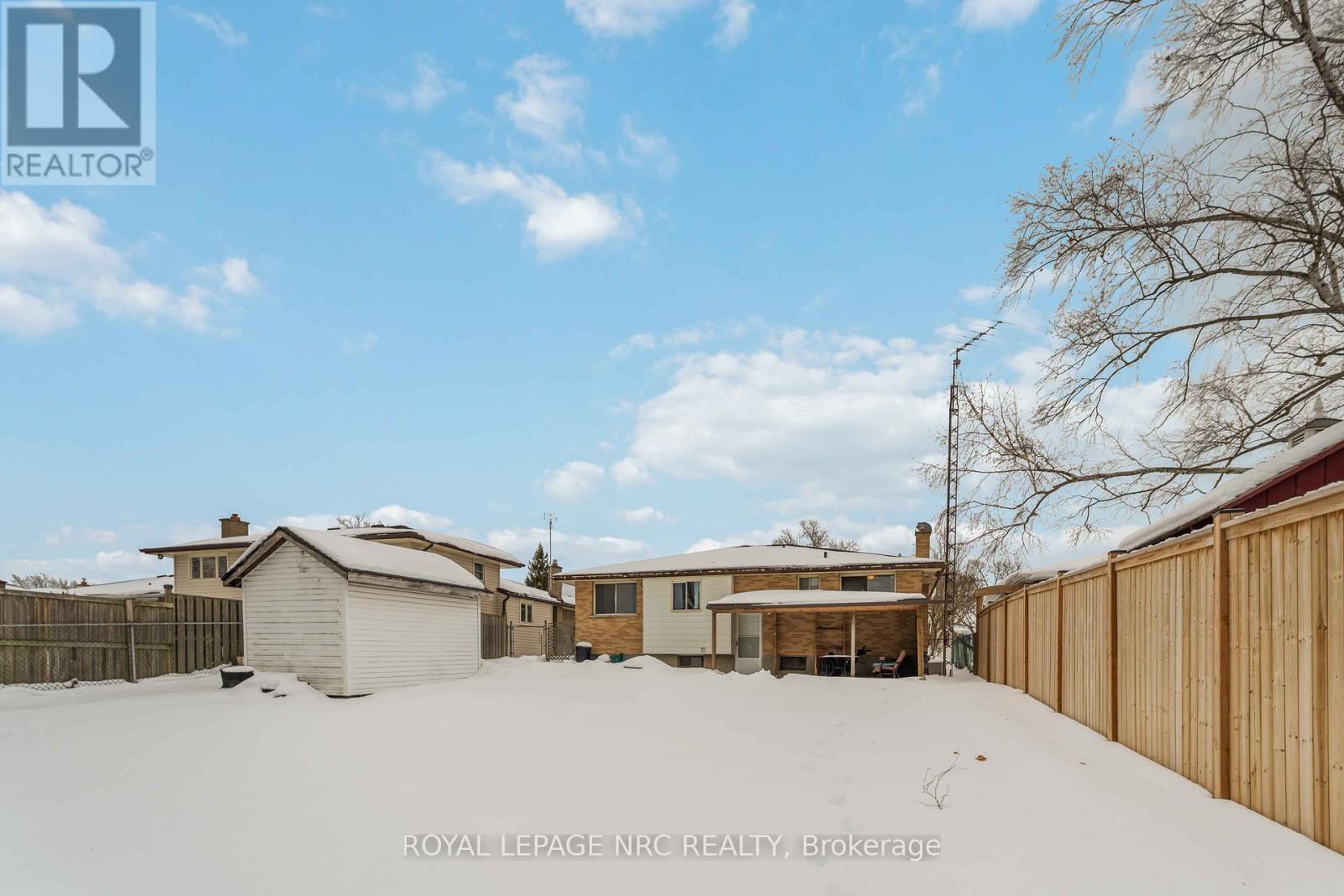 












8025 THORTON STREET

,
Niagara Falls (Ascot),




Ontario
L2H2C2

