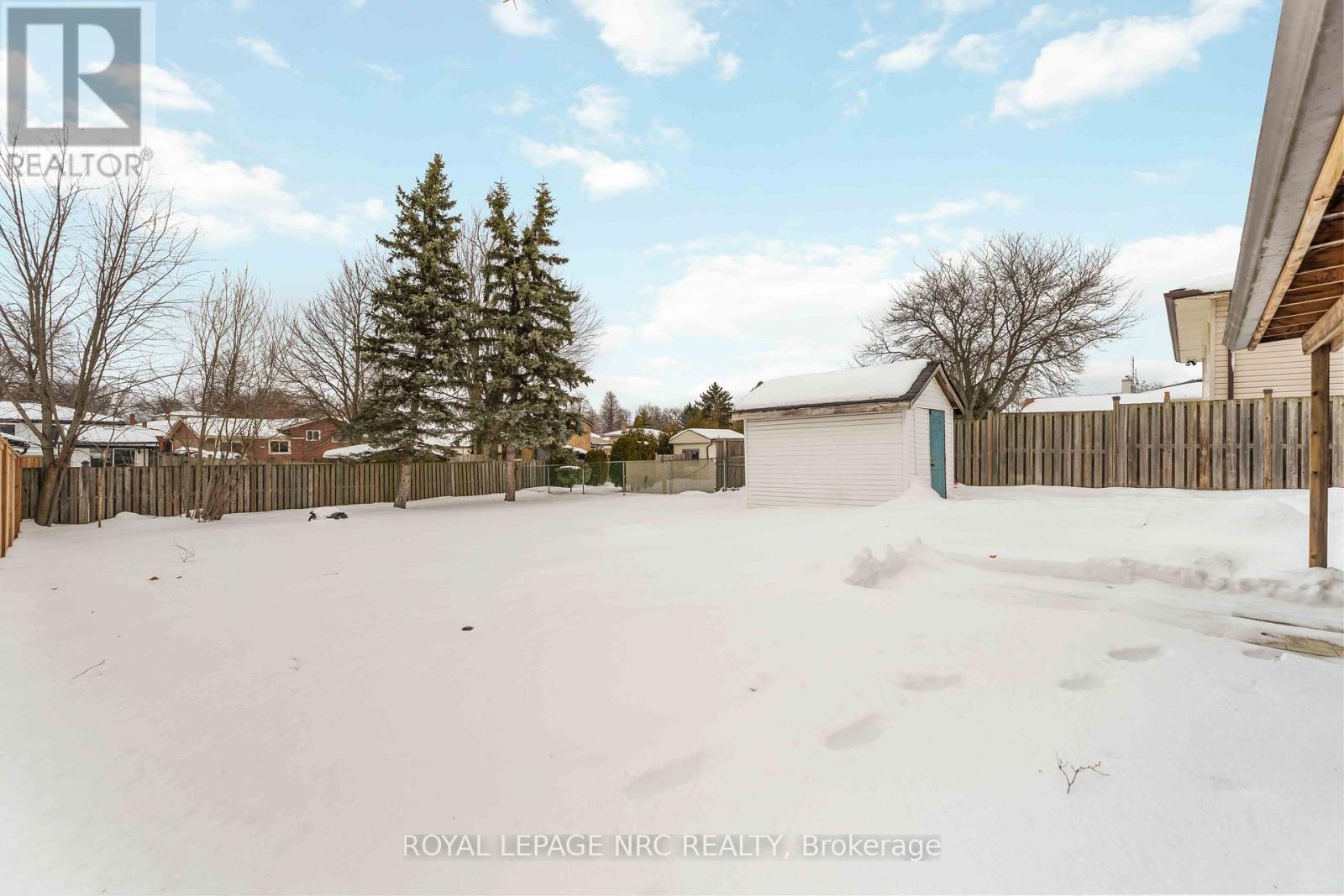 












8025 THORTON STREET

,
Niagara Falls (Ascot),




Ontario
L2H2C2

