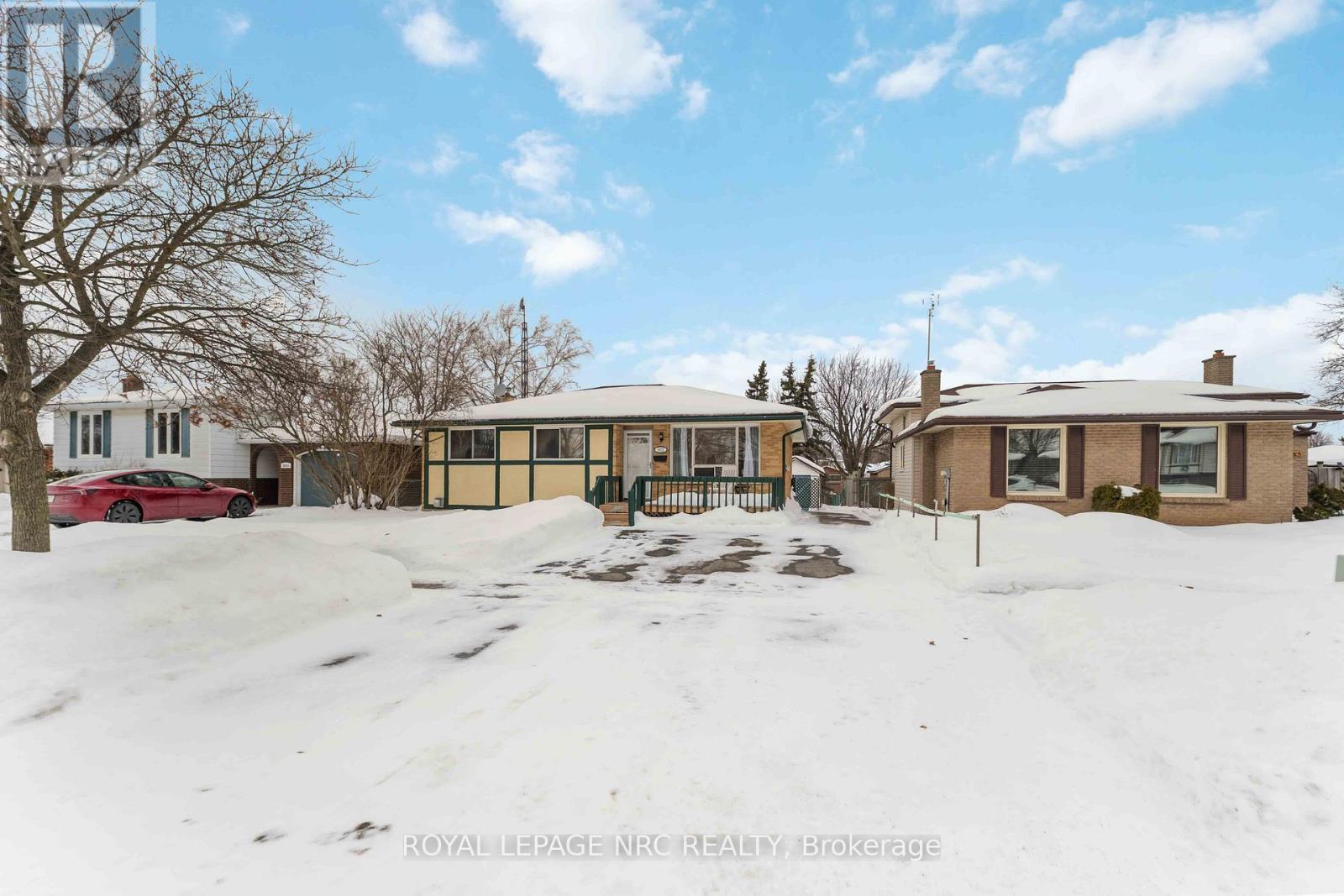 












8025 THORTON STREET

,
Niagara Falls (Ascot),




Ontario
L2H2C2

