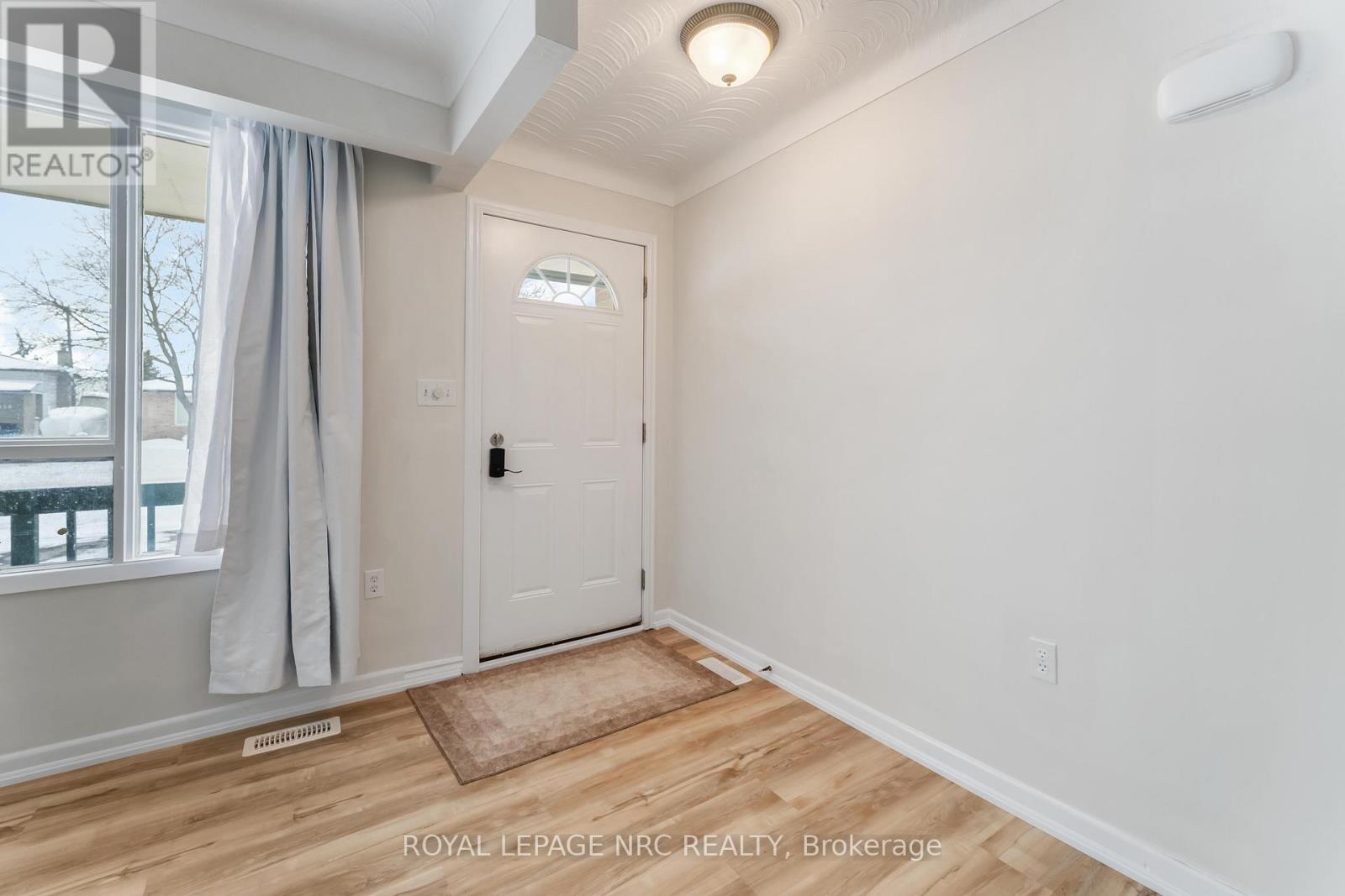 












8025 THORTON STREET

,
Niagara Falls (Ascot),




Ontario
L2H2C2

