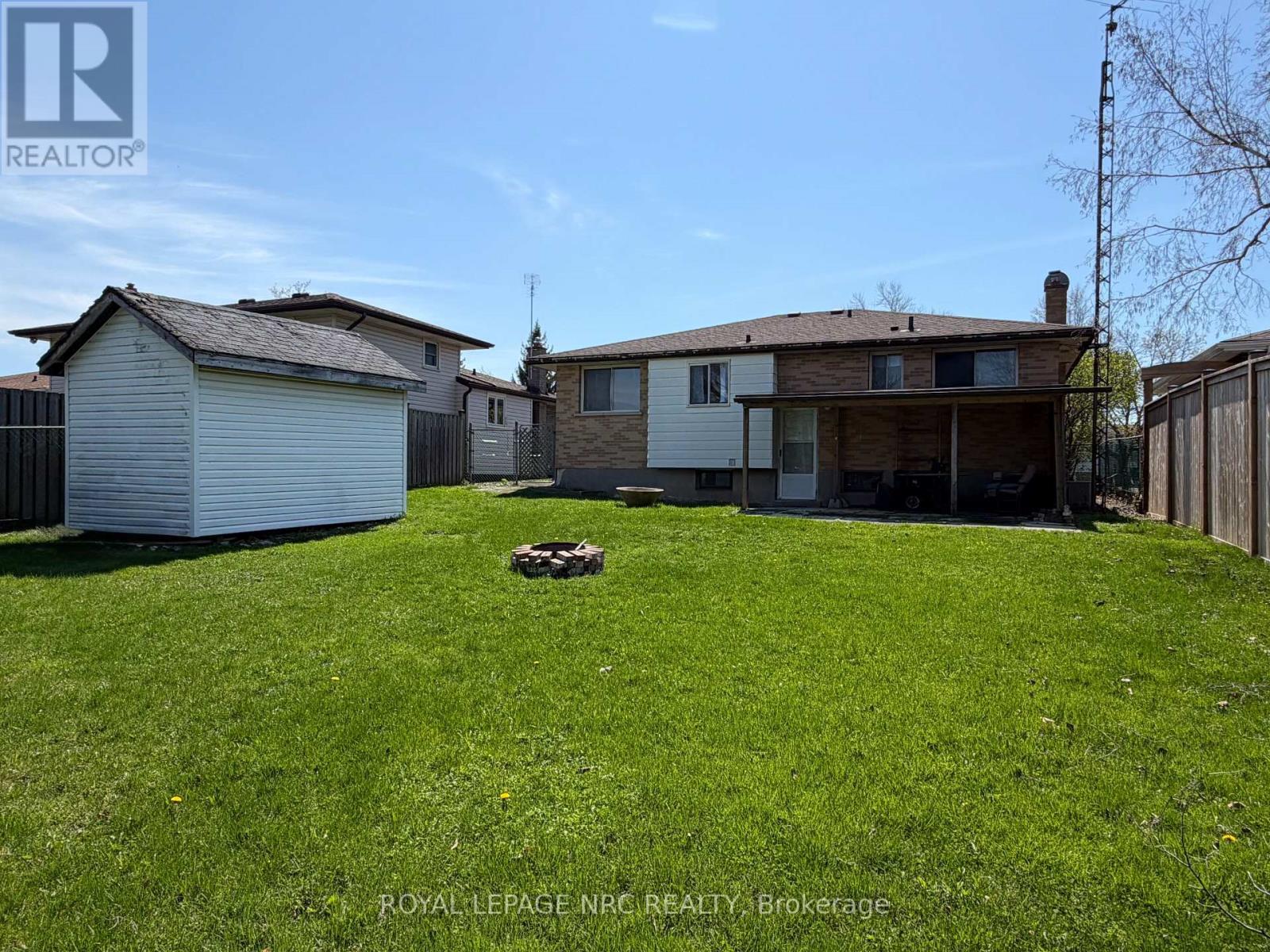 












8025 THORTON STREET

,
Niagara Falls (Ascot),




Ontario
L2H2C2

