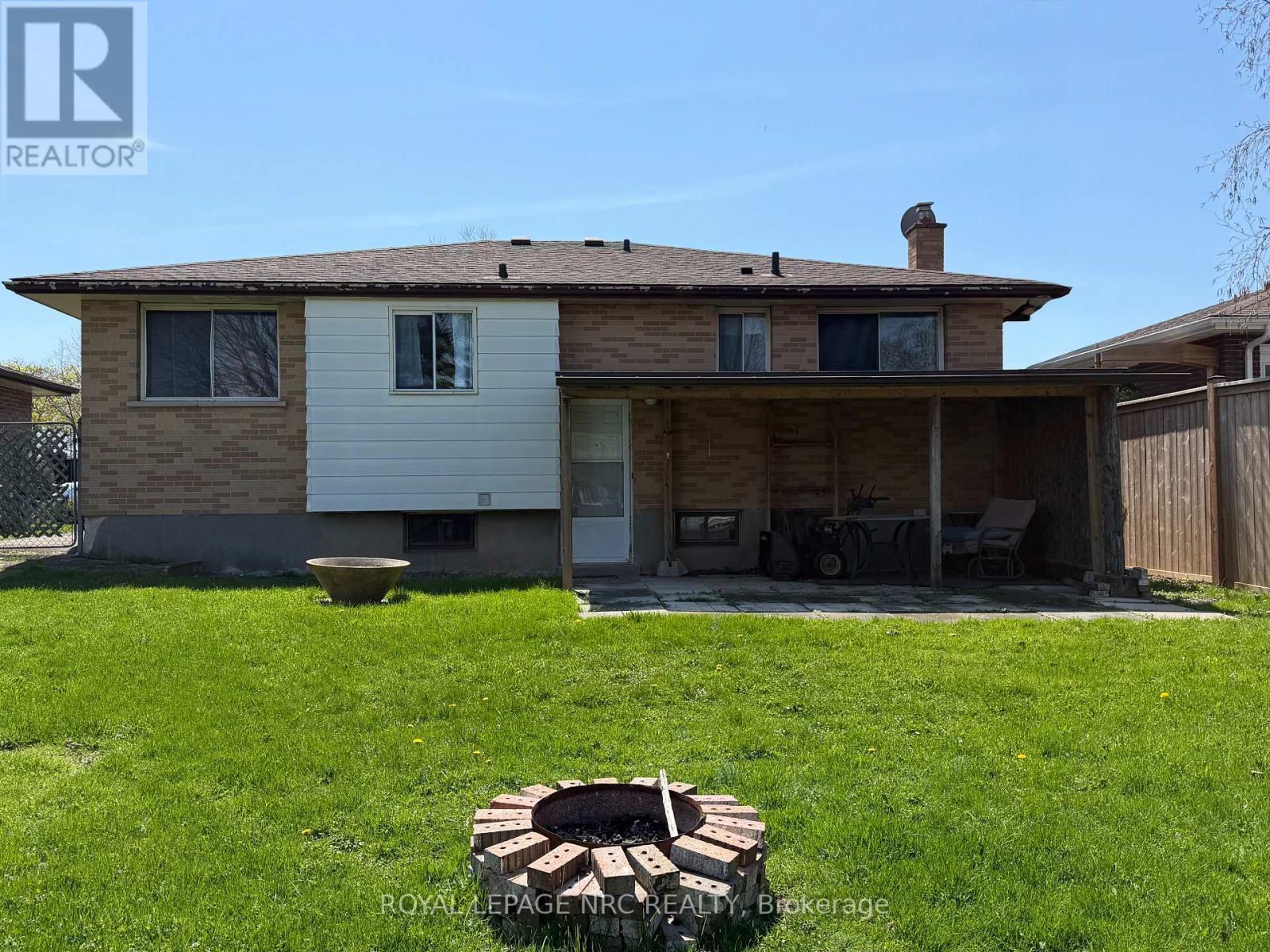 












8025 THORTON STREET

,
Niagara Falls (Ascot),




Ontario
L2H2C2

