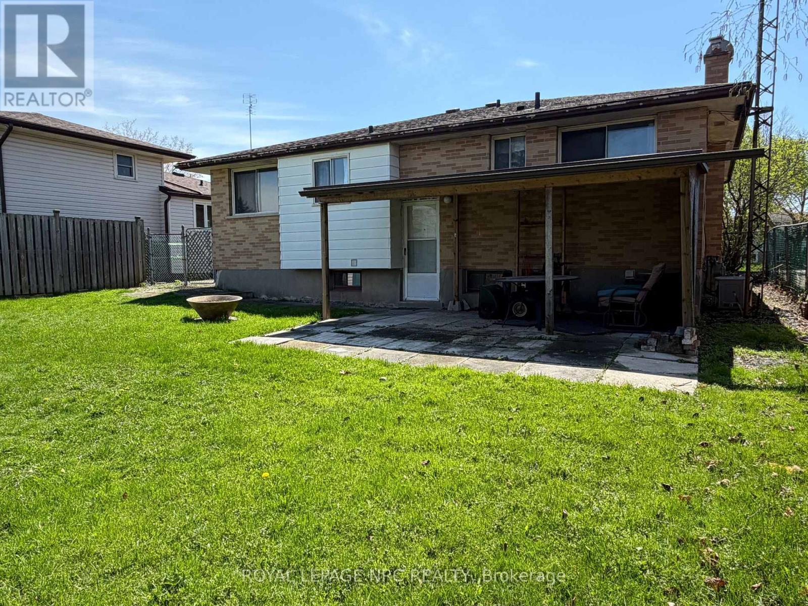 












8025 THORTON STREET

,
Niagara Falls (Ascot),




Ontario
L2H2C2

