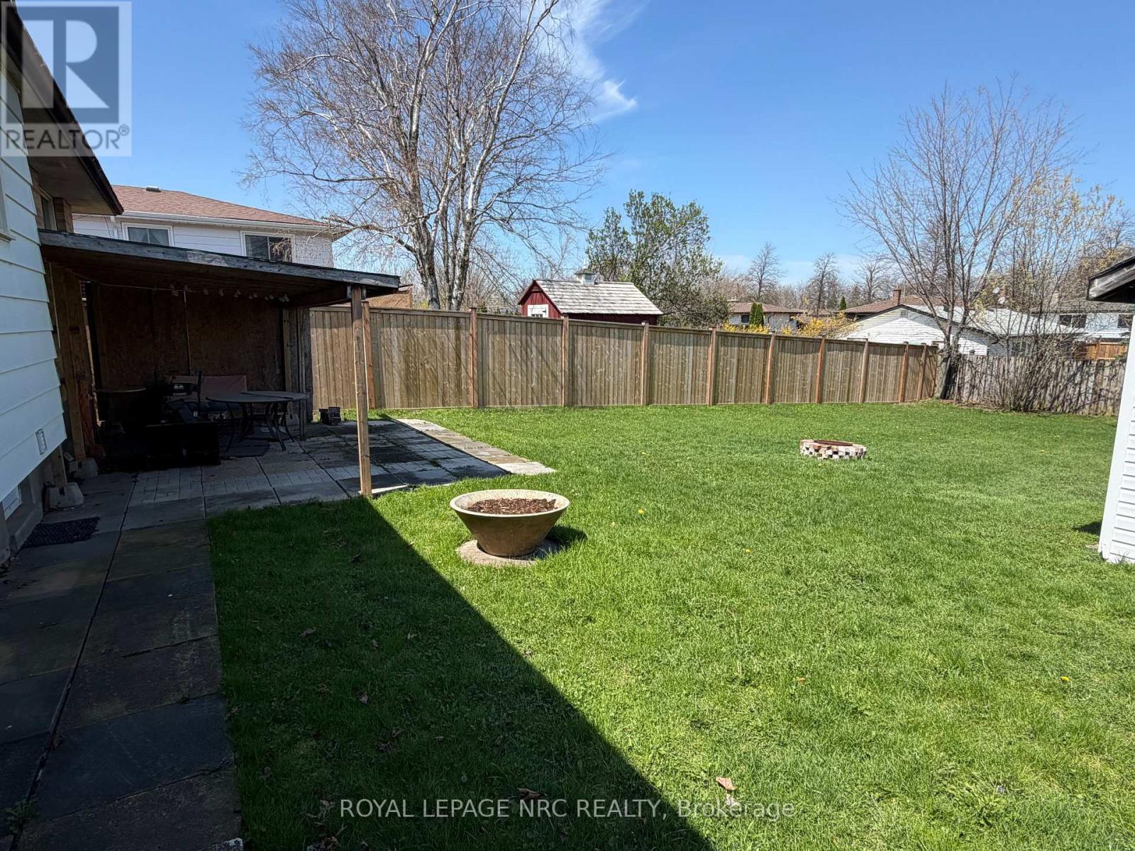 












8025 THORTON STREET

,
Niagara Falls (Ascot),




Ontario
L2H2C2

