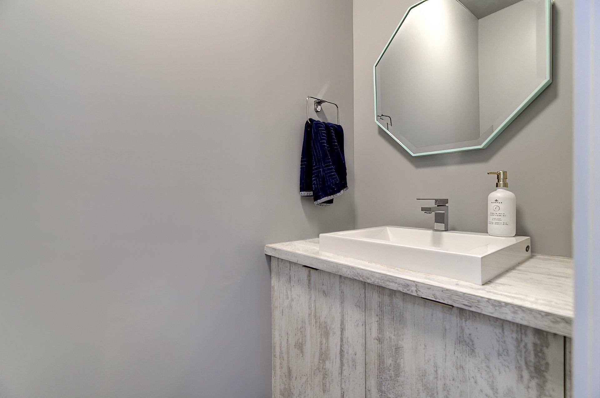 









79


Rue Provost

,
Montréal (Lachine),




QC
H8S1L3

