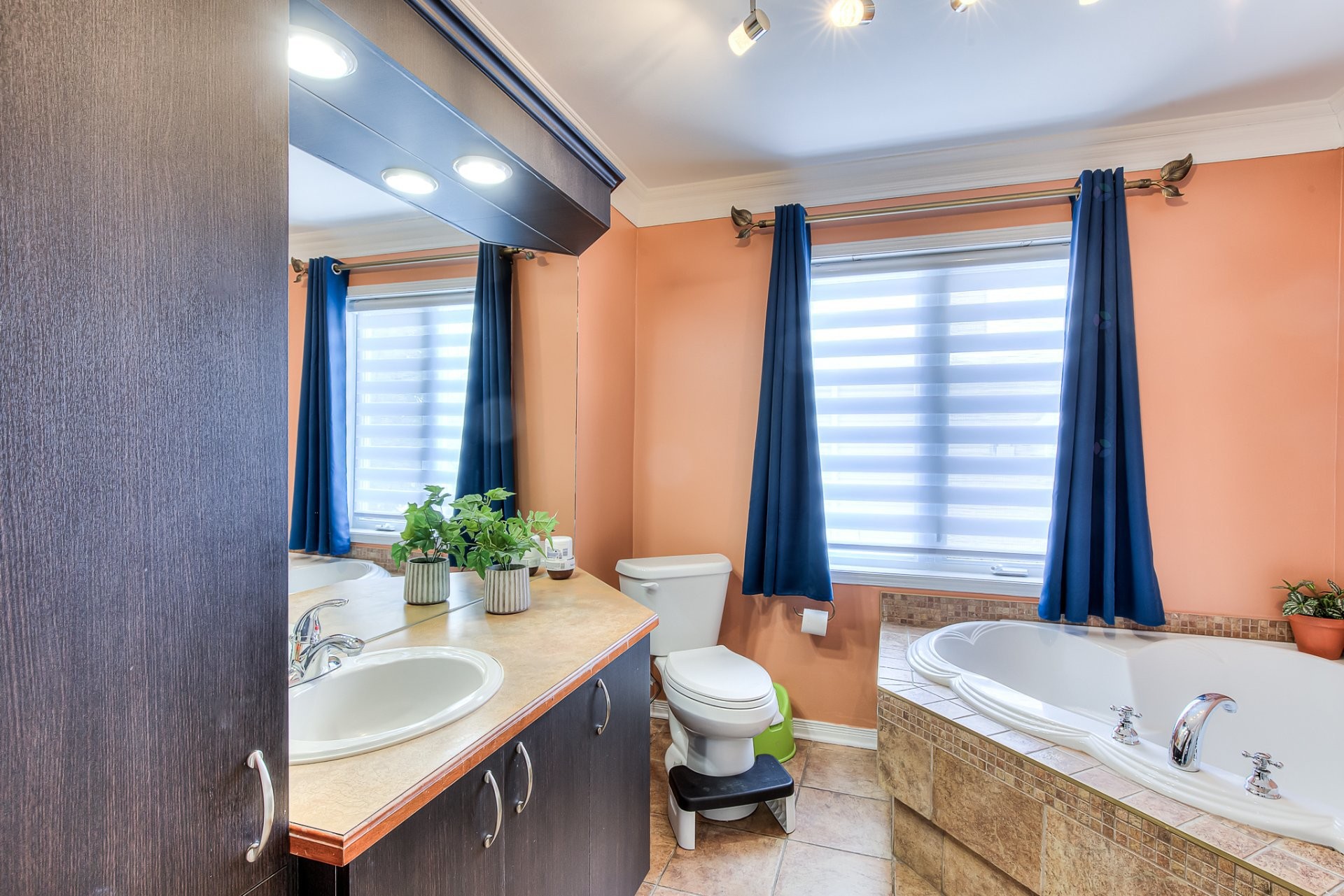 









52


Rue François-Baillairgé

,
Blainville,




QC
J7C5X8

