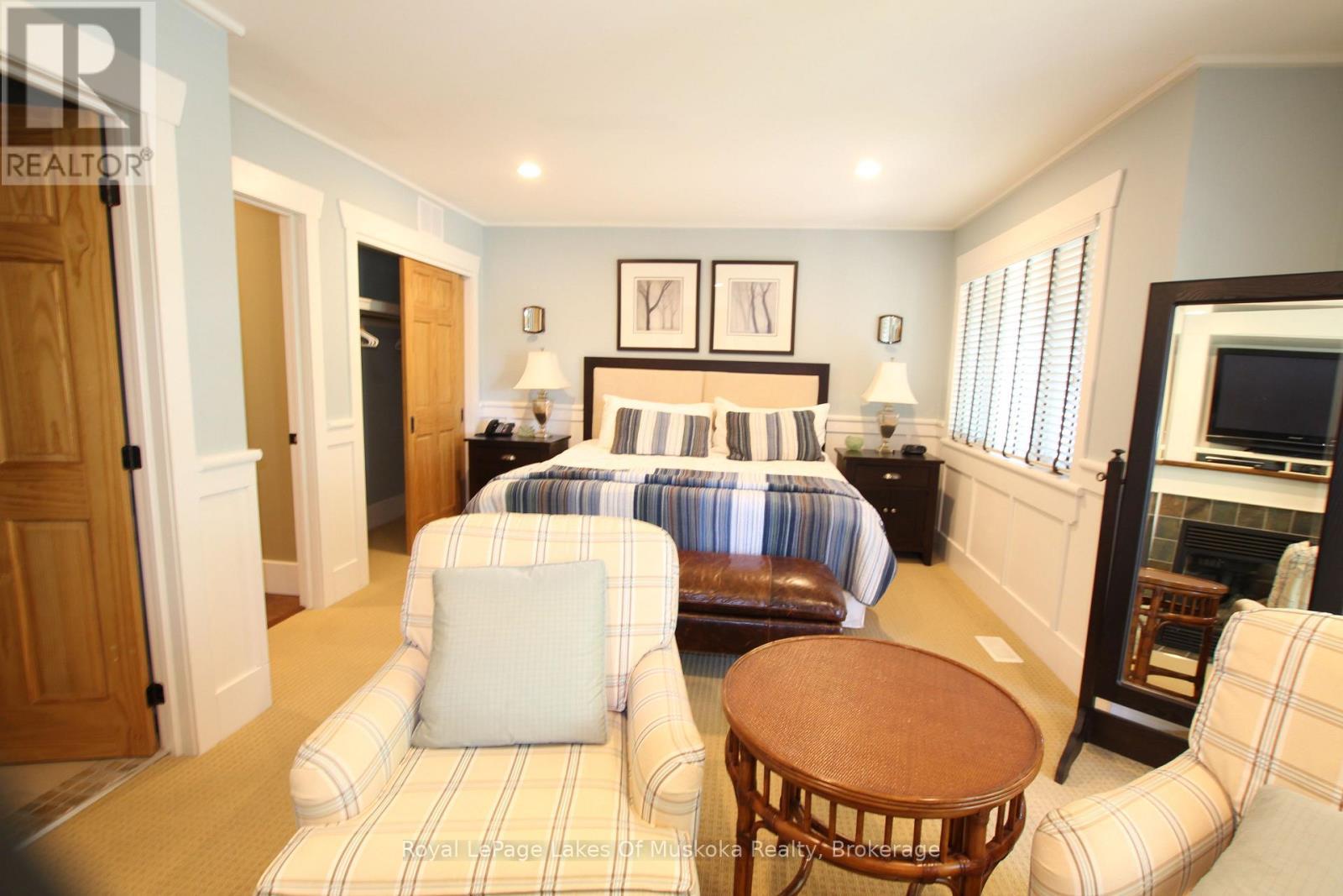 












V 7 W 6 - 1020 BIRCH GLEN ROAD

,
Lake of Bays (Mclean),




Ontario
P0B1A0

